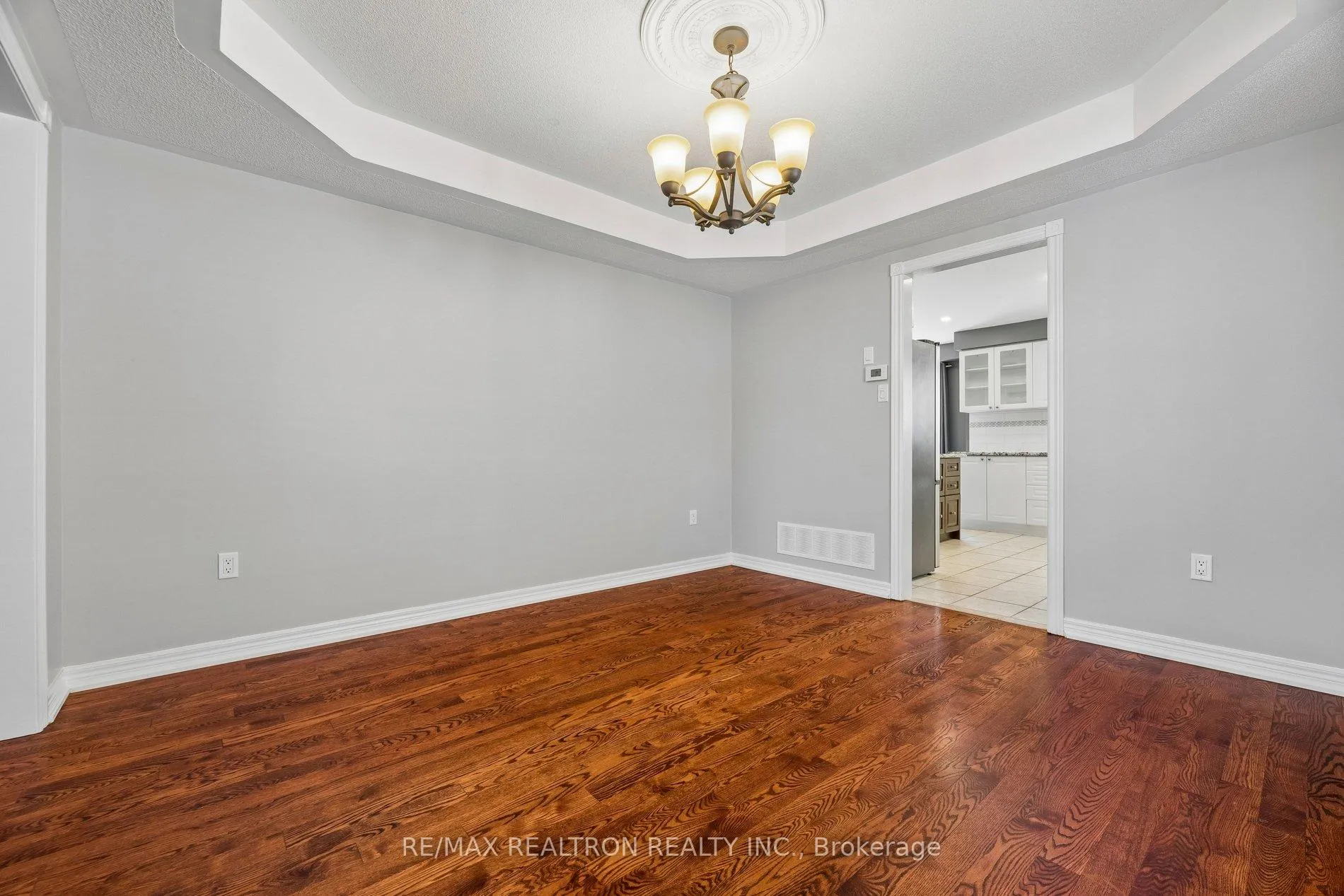 Photo 19 of 42 Dodge Drive, Whitby, Brooklin — HOMEH