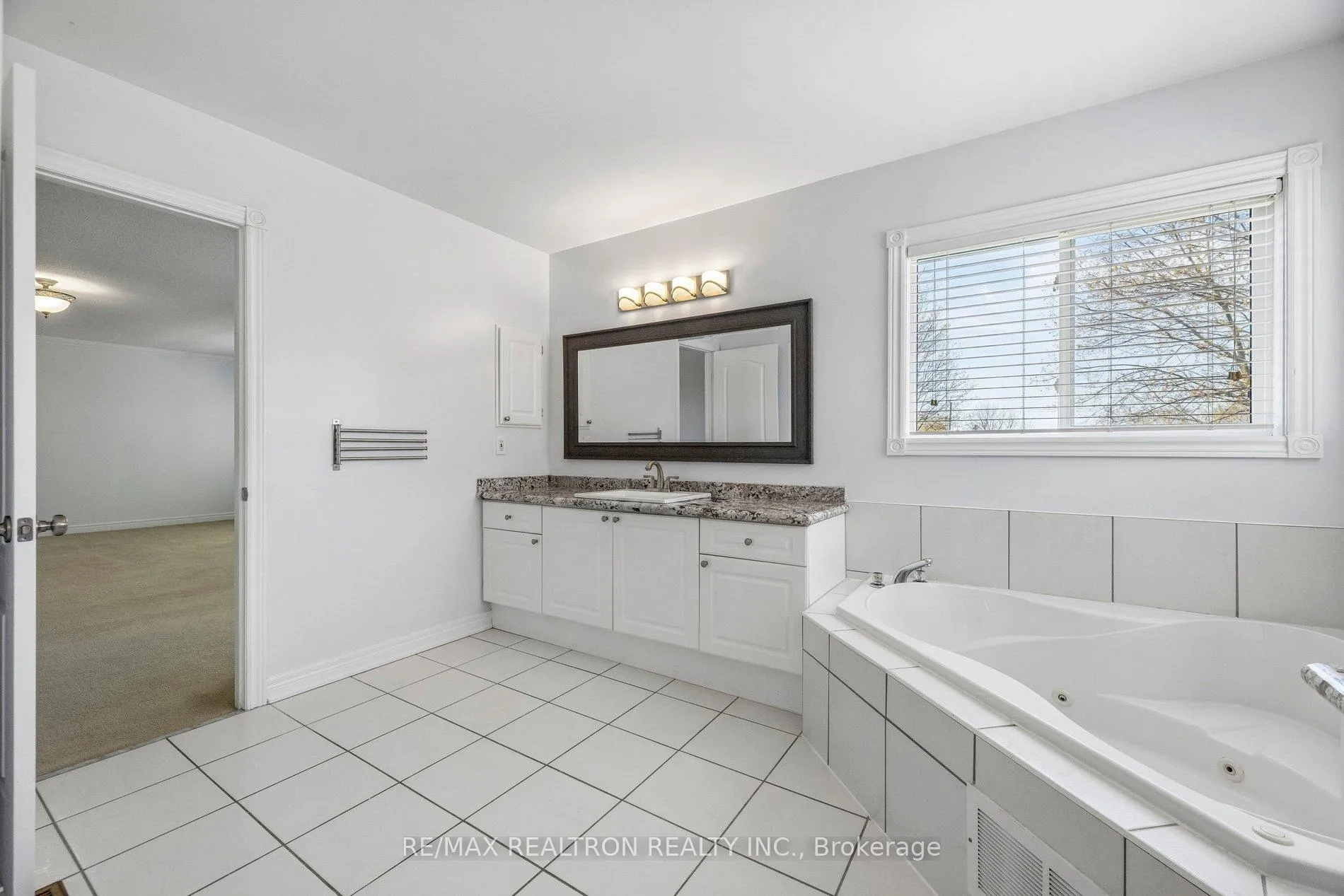 Photo 31 of 42 Dodge Drive, Whitby, Brooklin — HOMEH