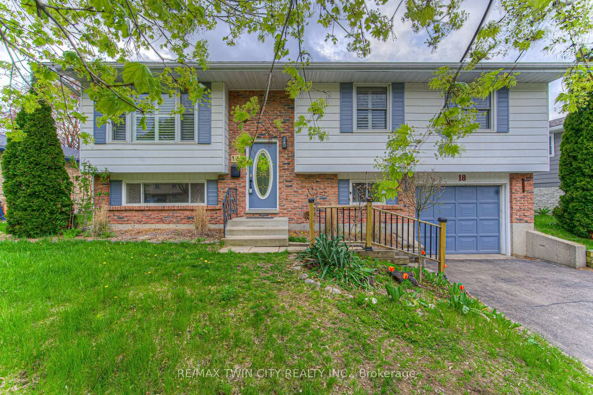 Photo 1 of 18 Gilston Parkway, Brant, Paris — HOMEH