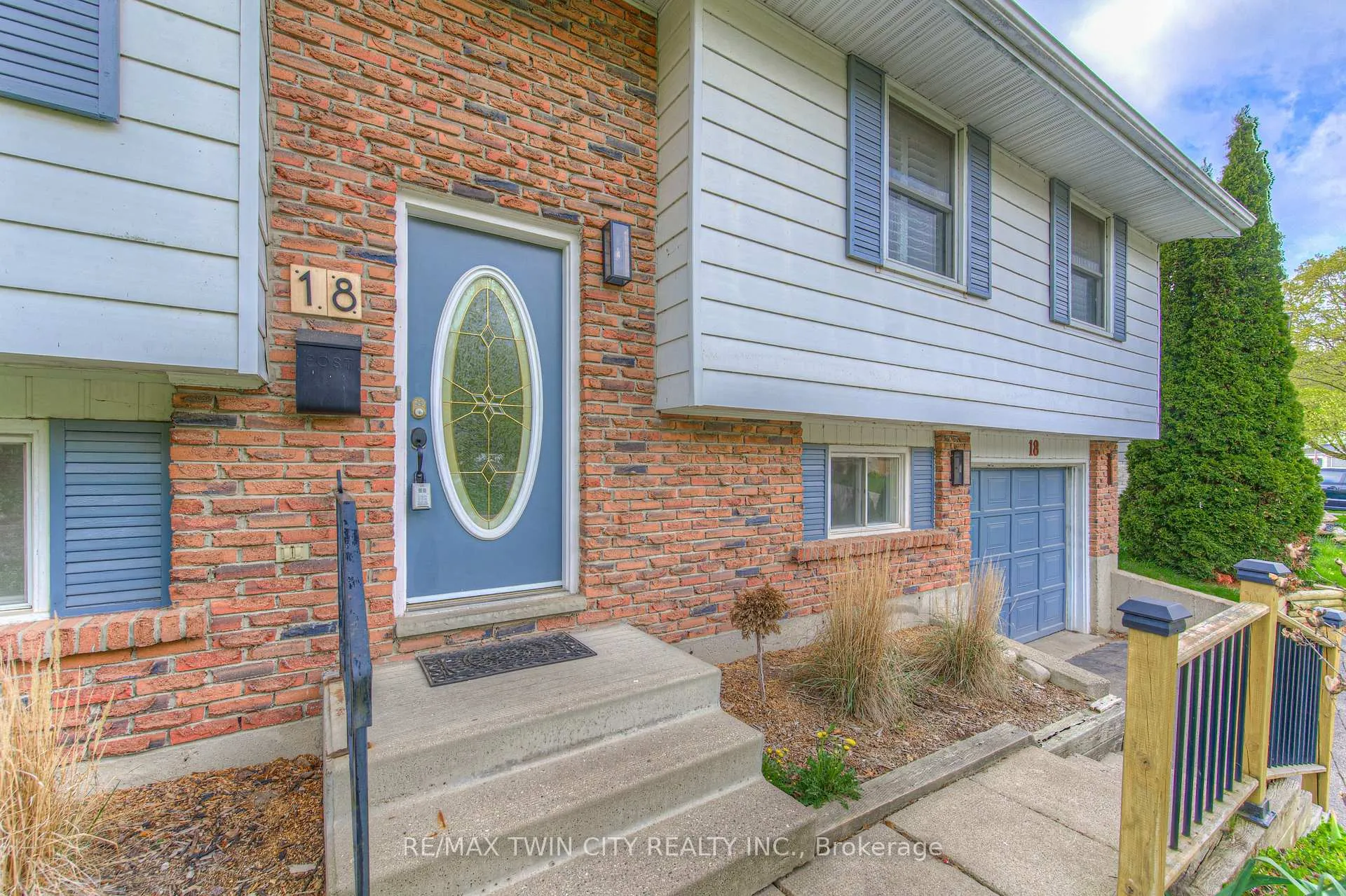 Photo 4 of 18 Gilston Parkway, Brant, Paris — HOMEH