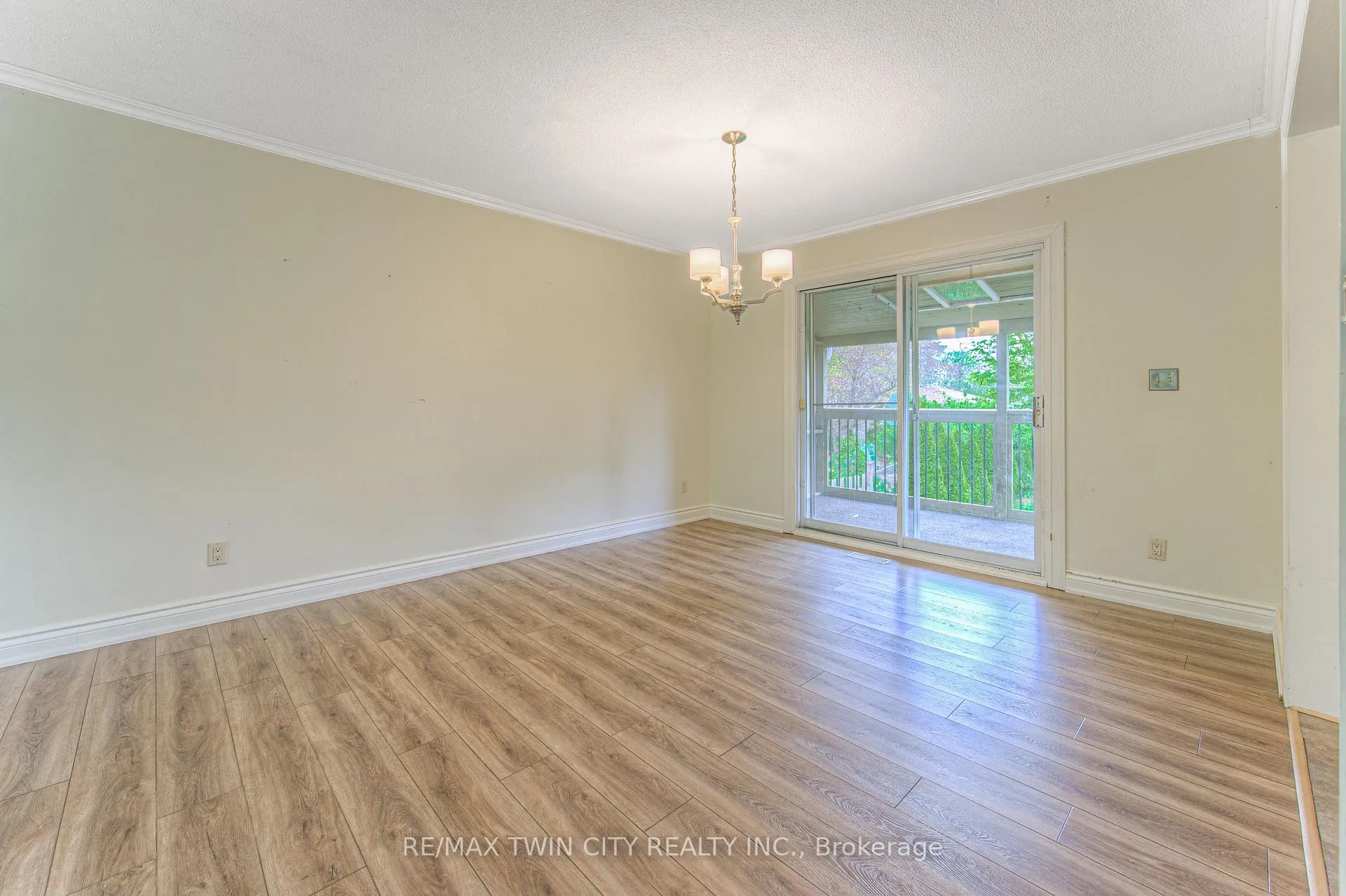 Photo 8 of 18 Gilston Parkway, Brant, Paris — HOMEH