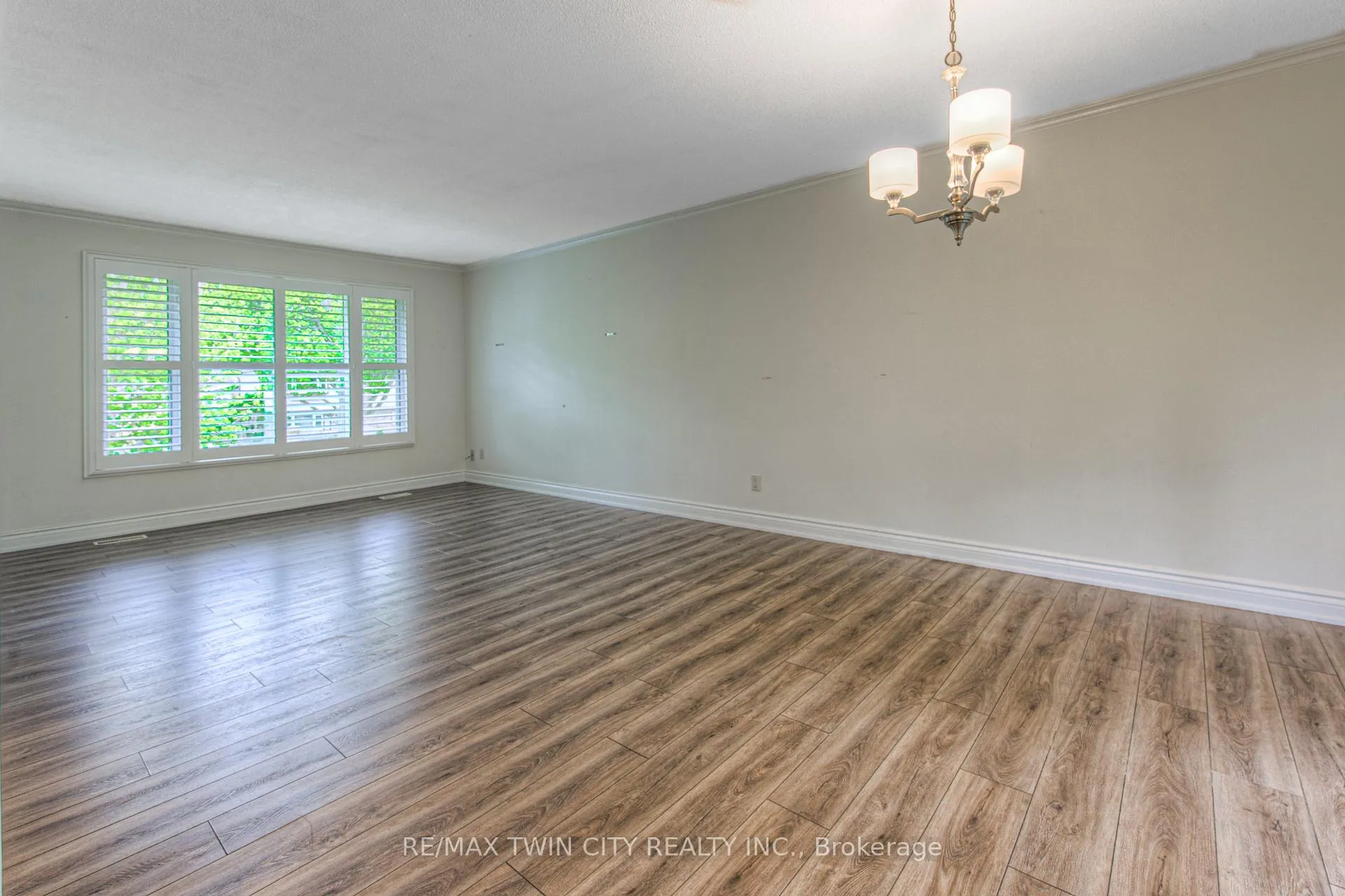 Photo 10 of 18 Gilston Parkway, Brant, Paris — HOMEH