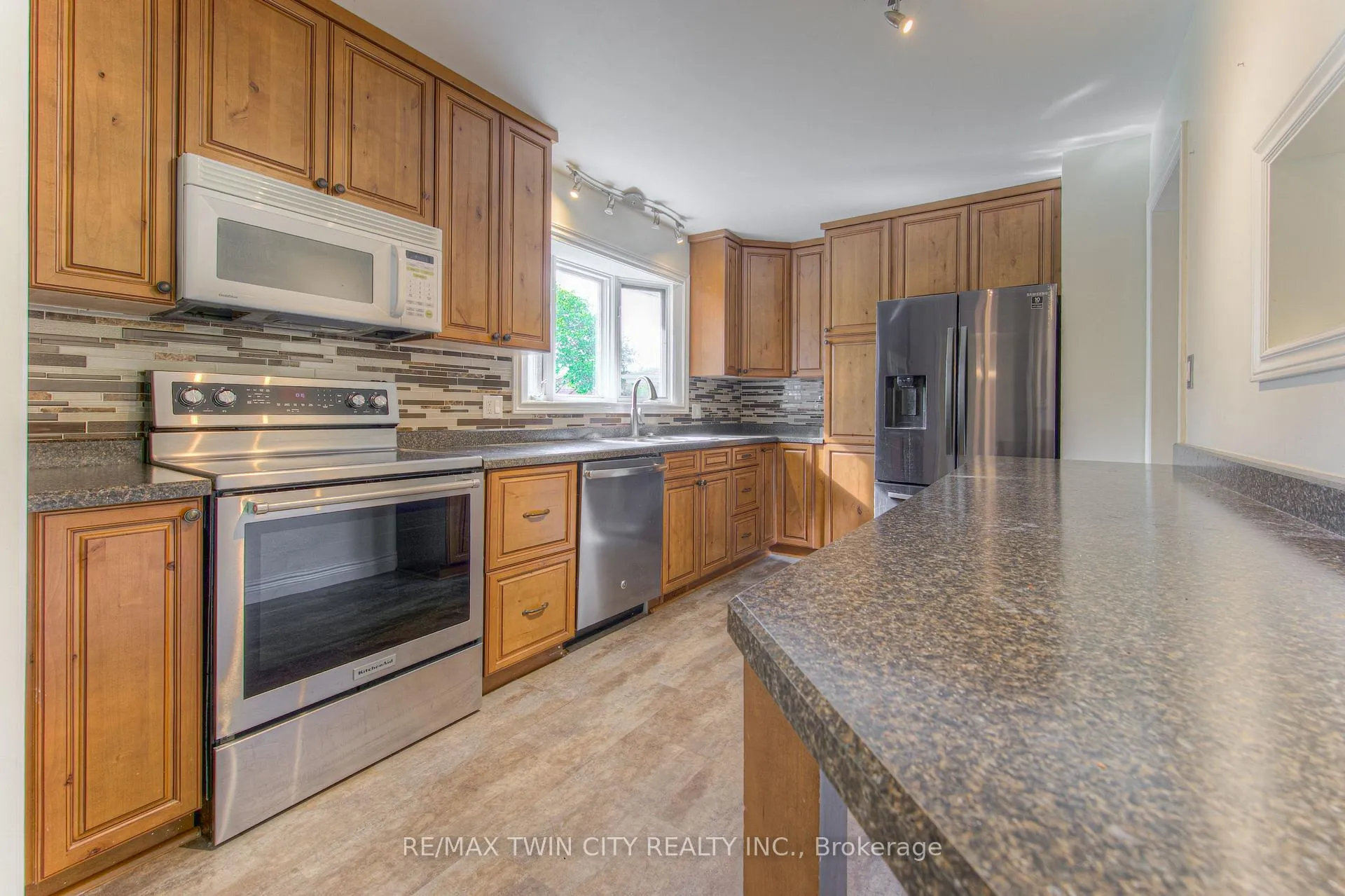 Photo 12 of 18 Gilston Parkway, Brant, Paris — HOMEH