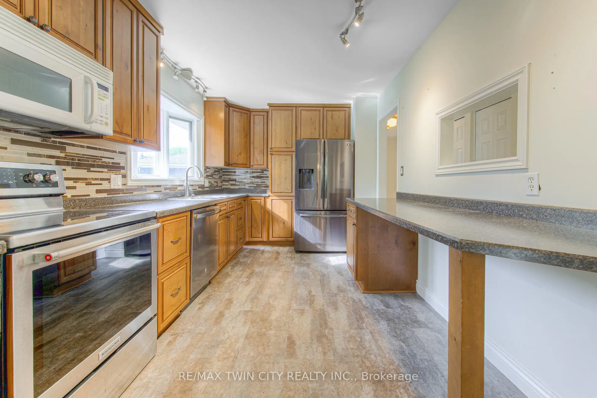 Photo 13 of 18 Gilston Parkway, Brant, Paris — HOMEH