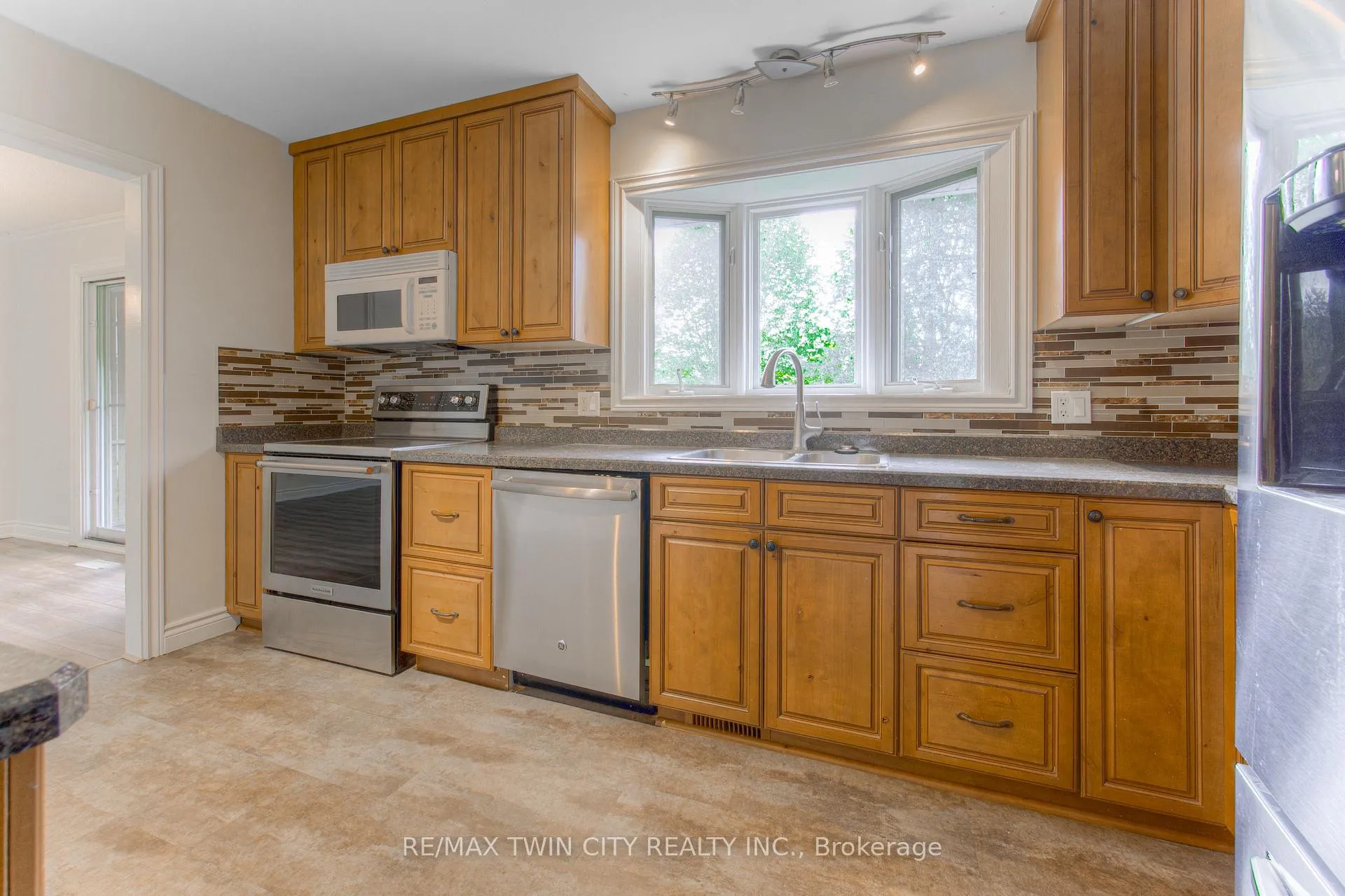 Photo 14 of 18 Gilston Parkway, Brant, Paris — HOMEH