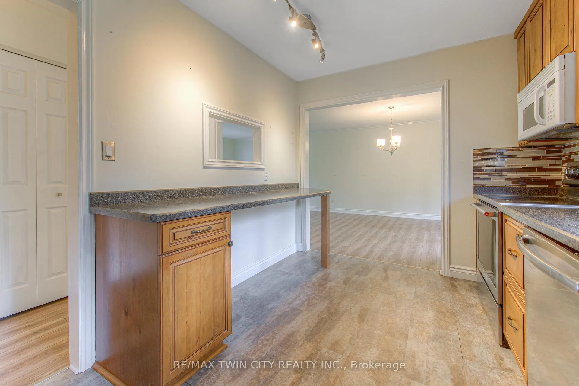 Photo 15 of 18 Gilston Parkway, Brant, Paris — HOMEH