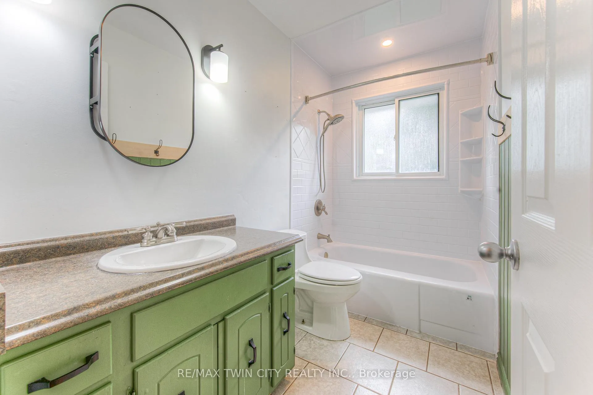 Photo 17 of 18 Gilston Parkway, Brant, Paris — HOMEH