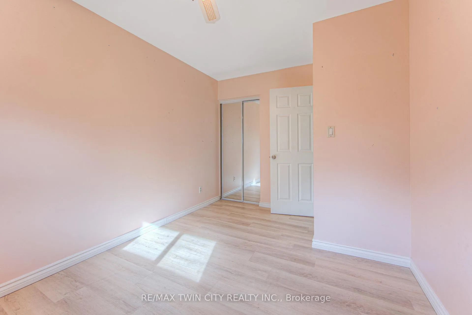Photo 19 of 18 Gilston Parkway, Brant, Paris — HOMEH