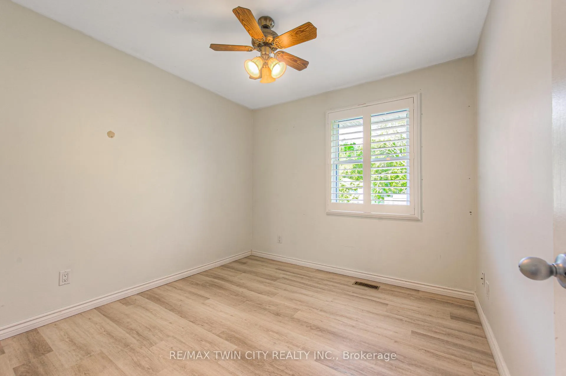 Photo 20 of 18 Gilston Parkway, Brant, Paris — HOMEH