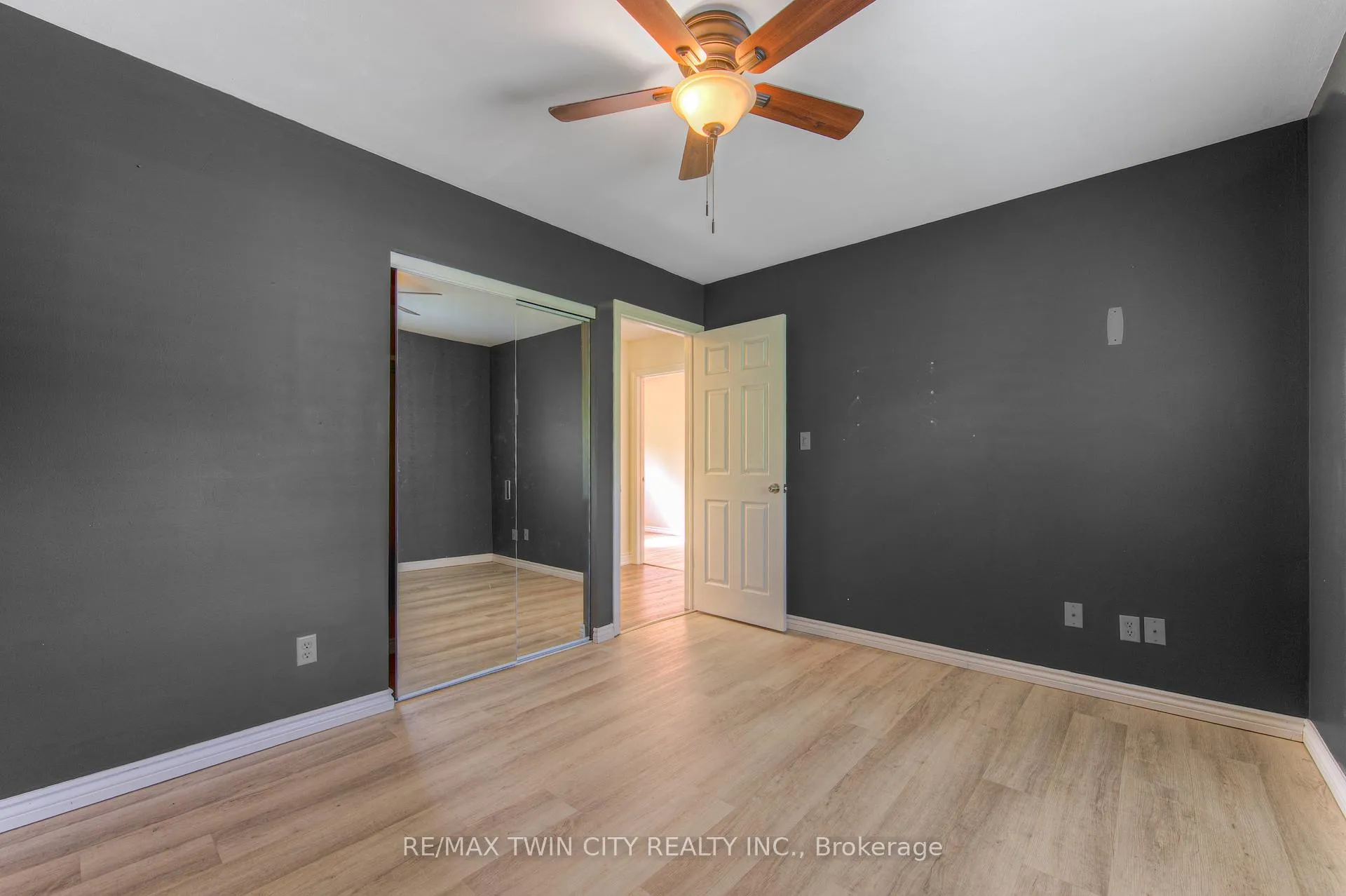 Photo 23 of 18 Gilston Parkway, Brant, Paris — HOMEH