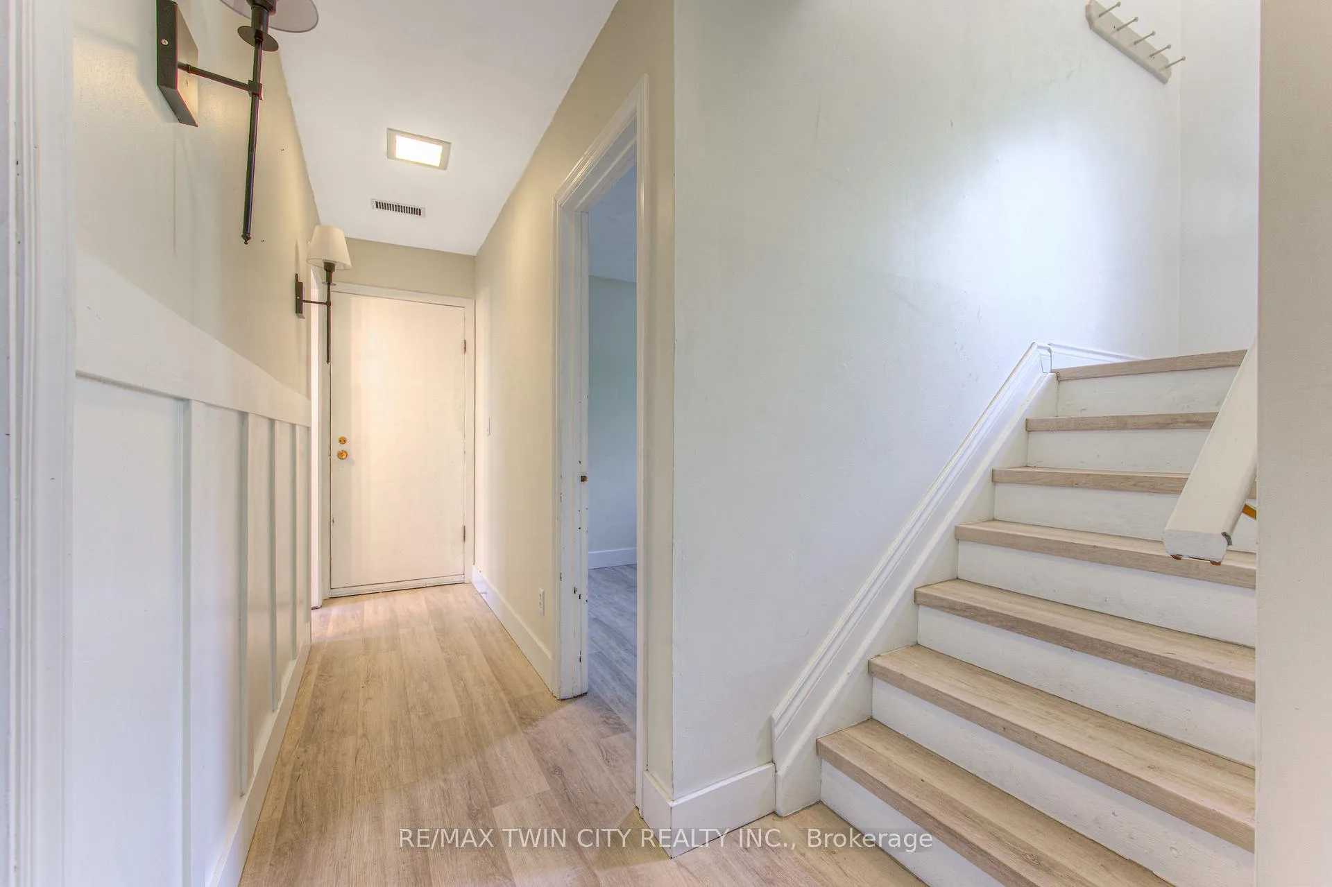 Photo 24 of 18 Gilston Parkway, Brant, Paris — HOMEH