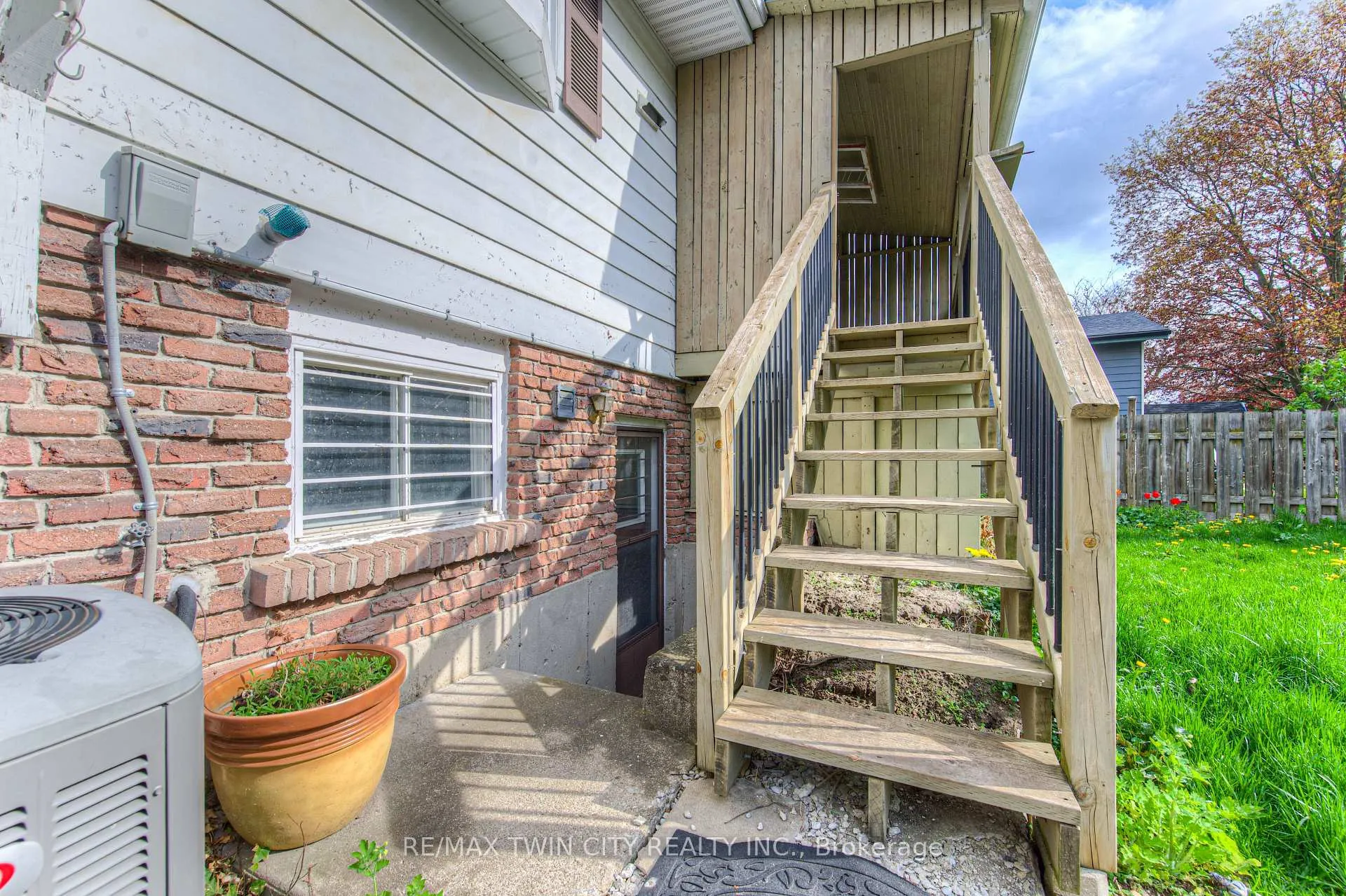 Photo 35 of 18 Gilston Parkway, Brant, Paris — HOMEH