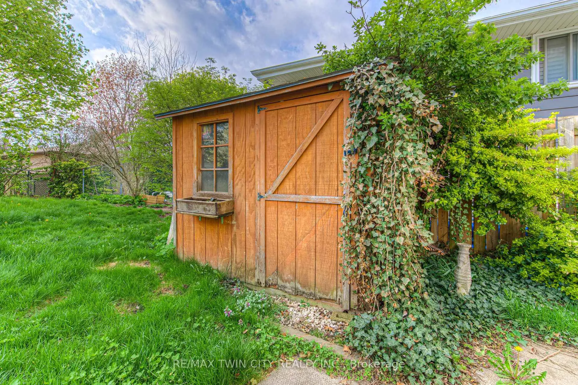 Photo 36 of 18 Gilston Parkway, Brant, Paris — HOMEH