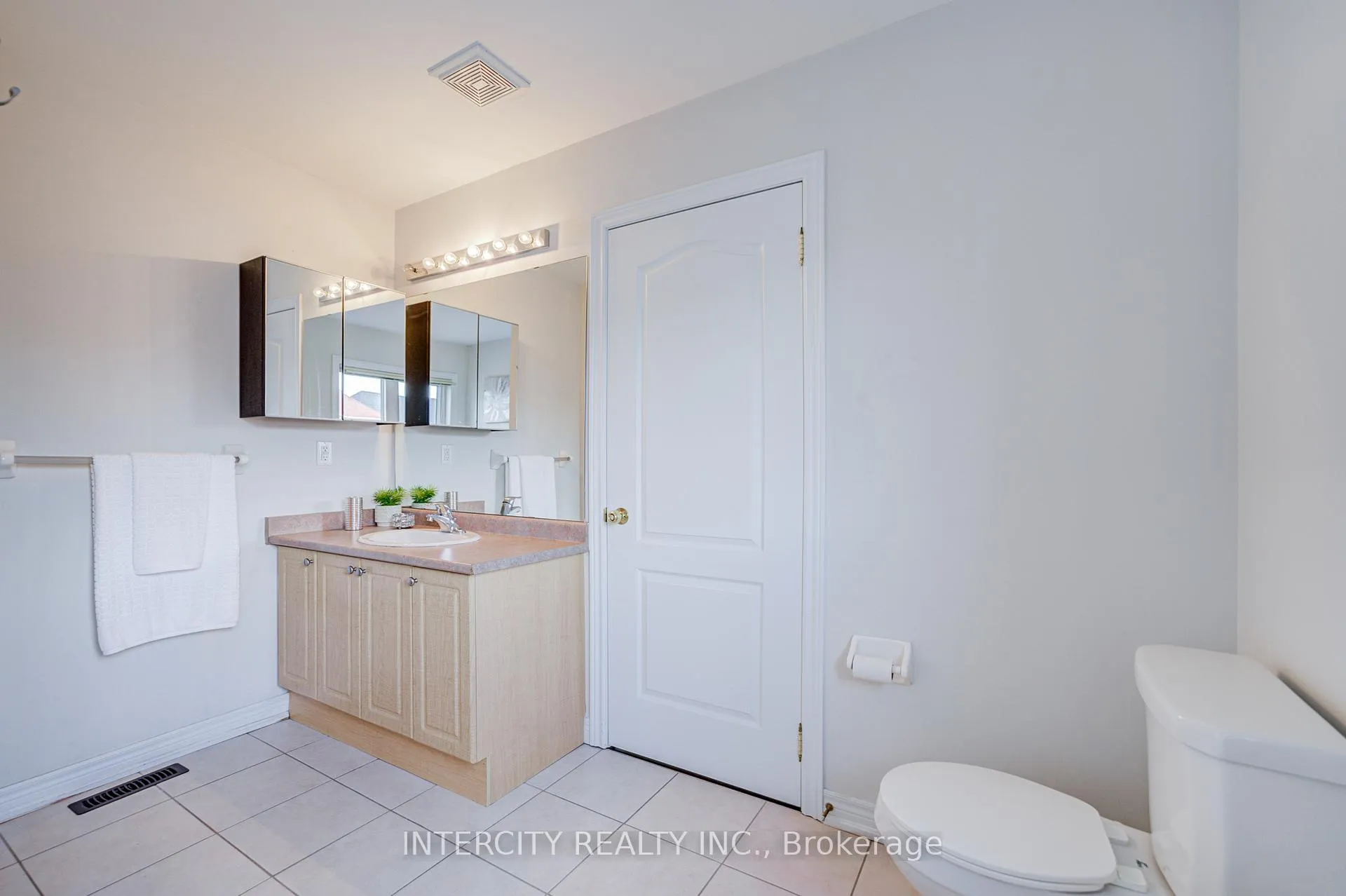 Photo 37 of 32 Ivory Silk Drive, Markham, Cathedraltown — HOMEH