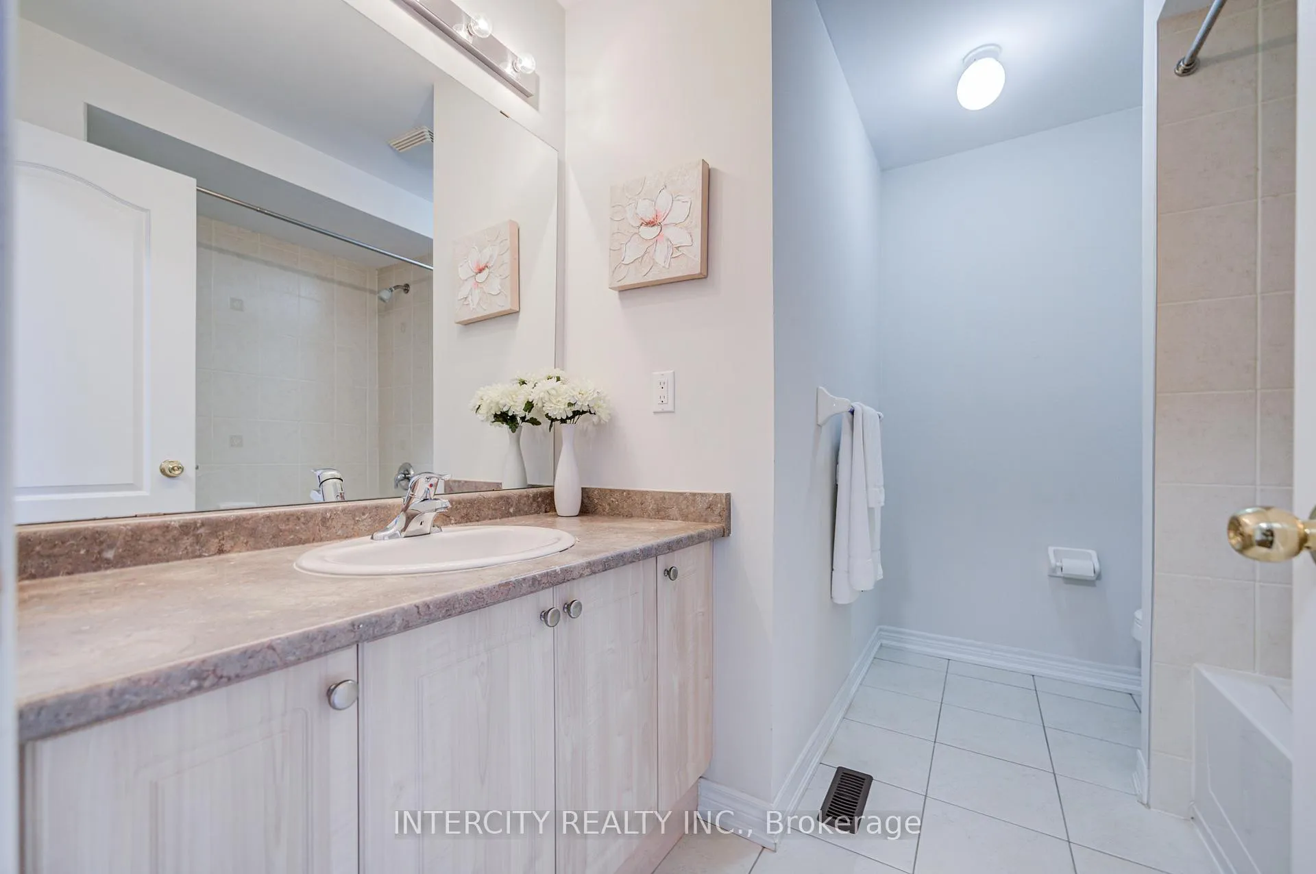 Photo 39 of 32 Ivory Silk Drive, Markham, Cathedraltown — HOMEH