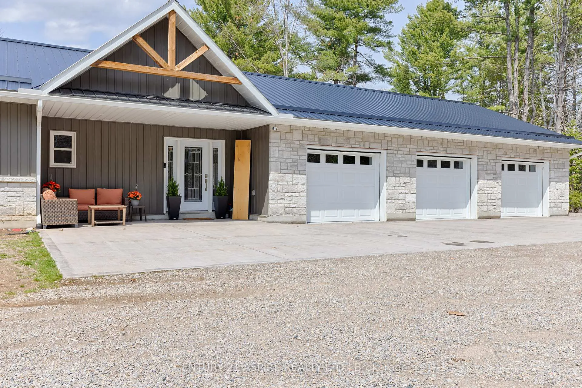 Photo 4 of 544 Marsh Road, North Algona Wilberforce, North Algona/Wilberforce Twp — HOMEH