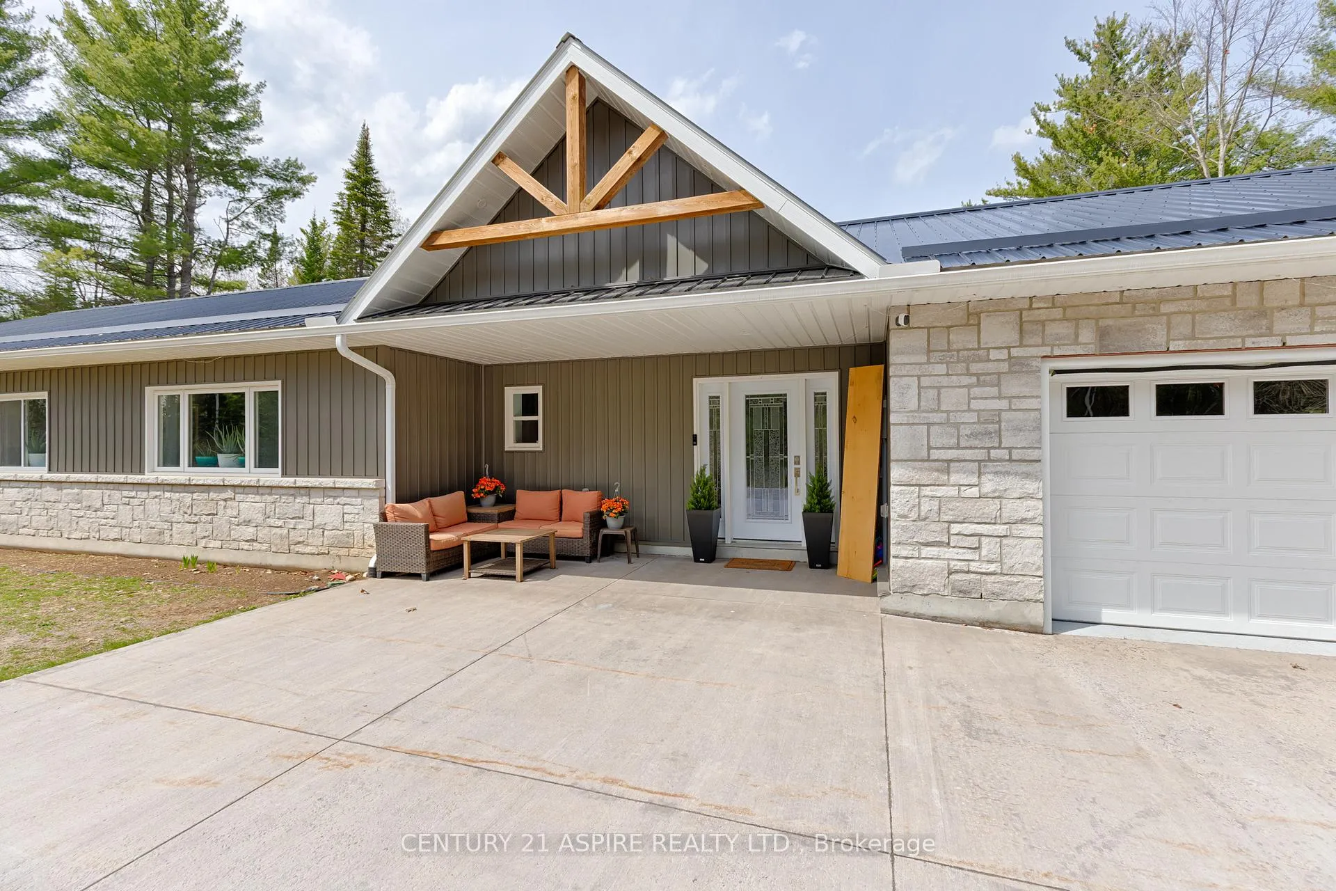Photo 5 of 544 Marsh Road, North Algona Wilberforce, North Algona/Wilberforce Twp — HOMEH