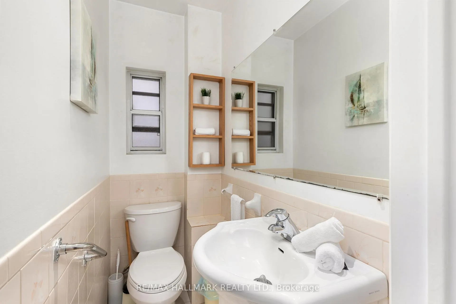 Photo 11 of 136 Hogarth Avenue, Toronto, North Riverdale — HOMEH