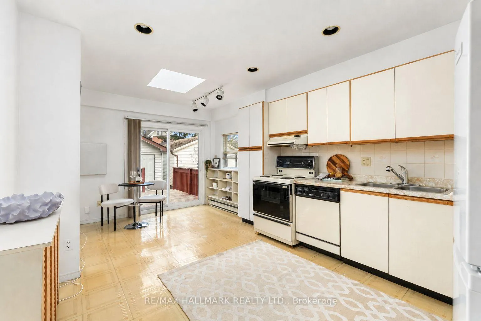 Photo 12 of 136 Hogarth Avenue, Toronto, North Riverdale — HOMEH