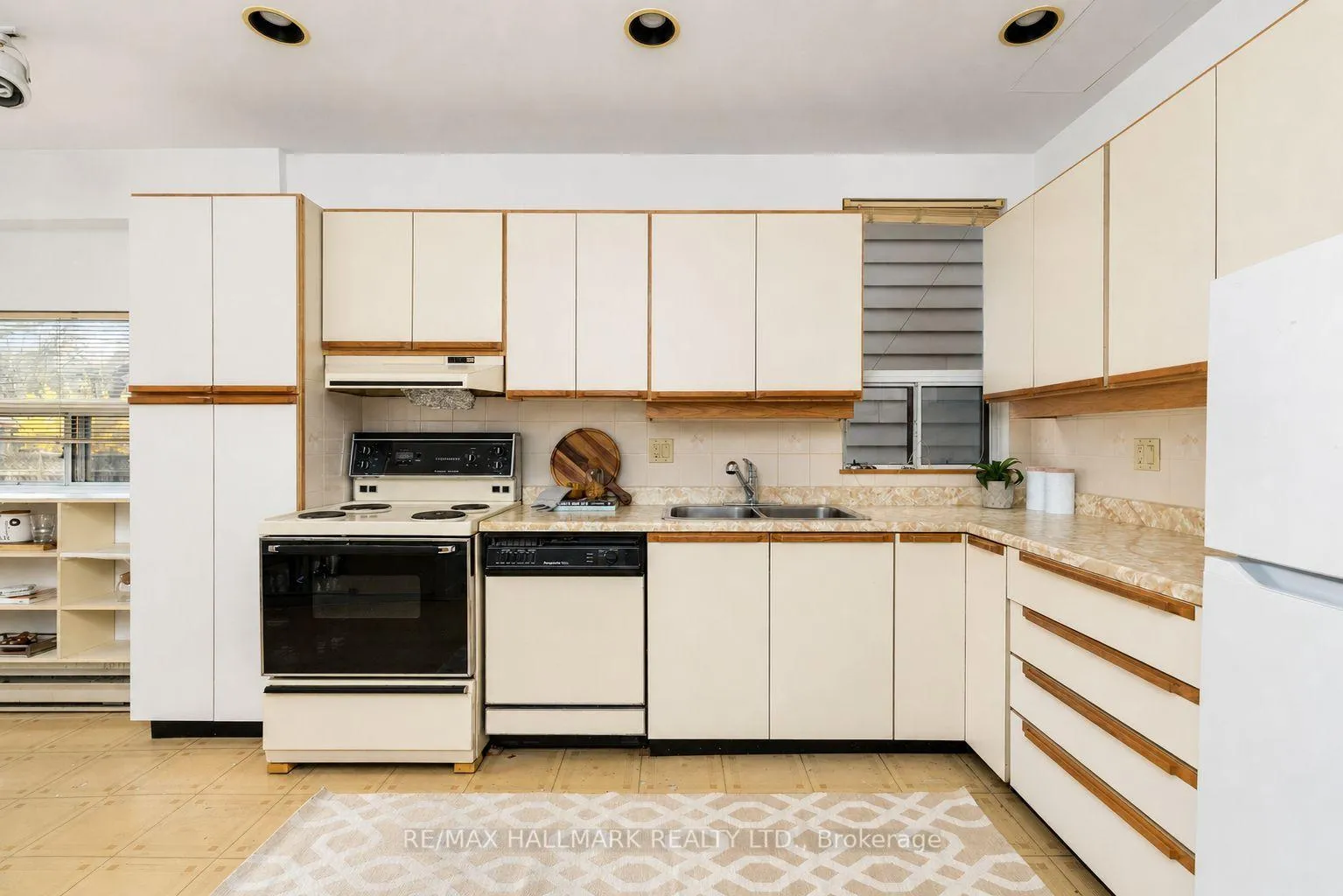 Photo 13 of 136 Hogarth Avenue, Toronto, North Riverdale — HOMEH