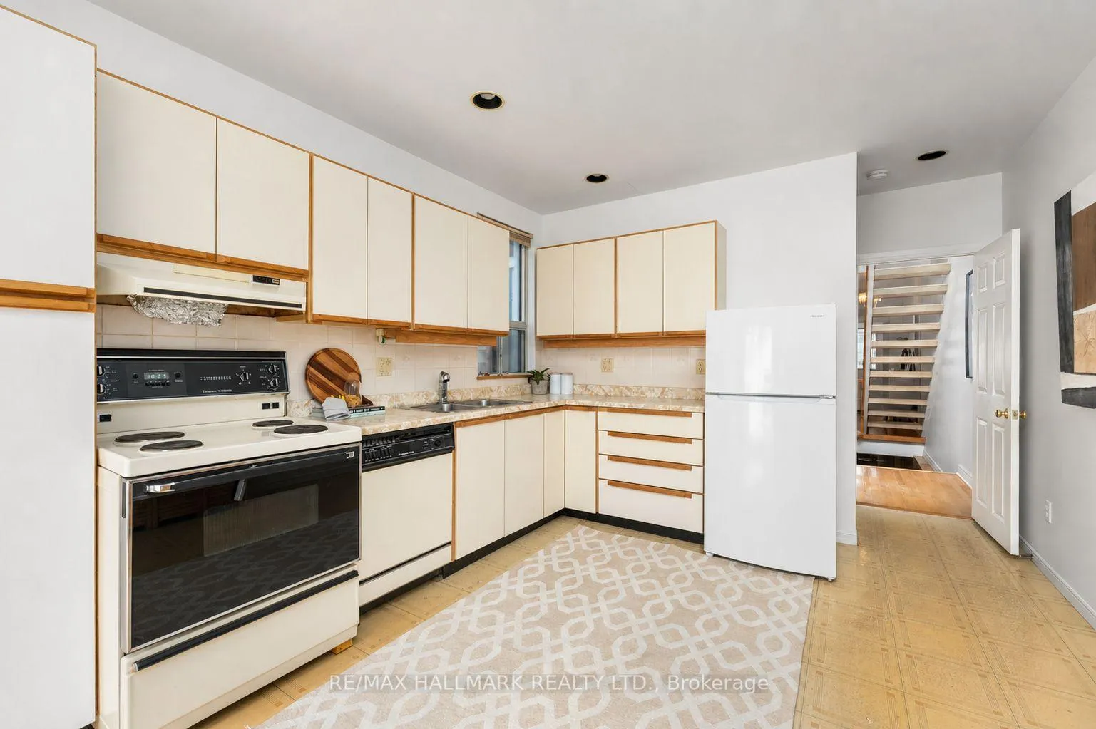 Photo 14 of 136 Hogarth Avenue, Toronto, North Riverdale — HOMEH