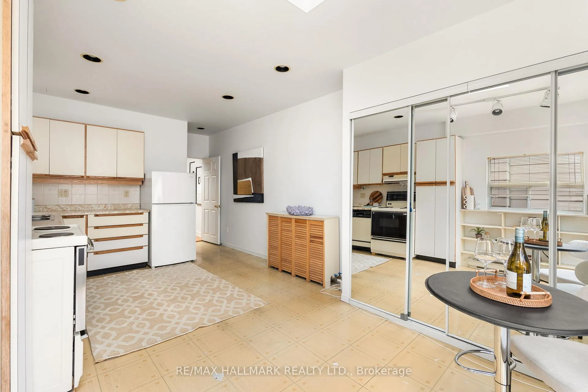 Photo 15 of 136 Hogarth Avenue, Toronto, North Riverdale — HOMEH