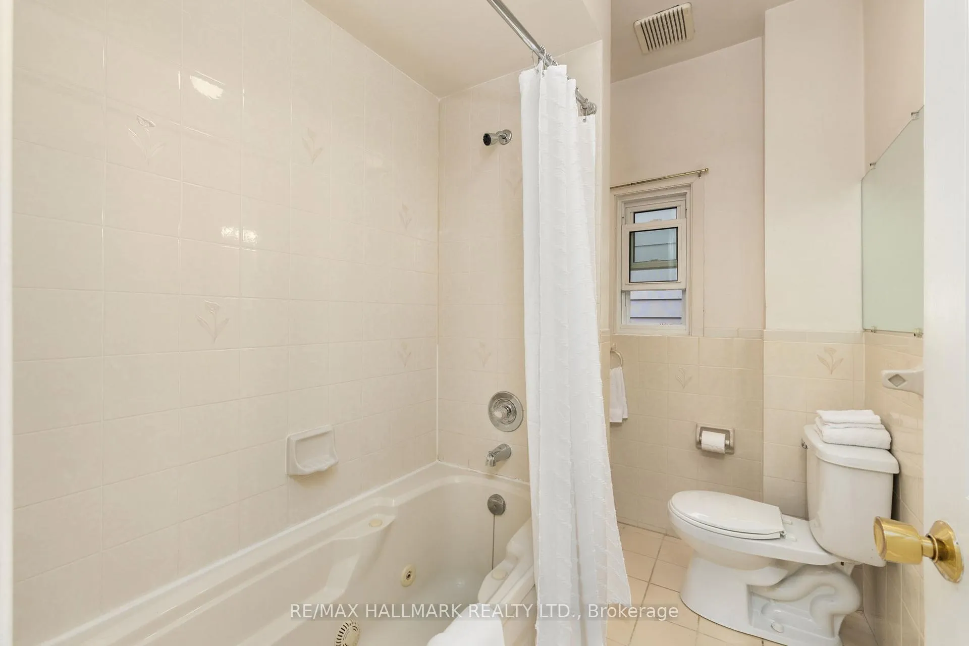Photo 18 of 136 Hogarth Avenue, Toronto, North Riverdale — HOMEH