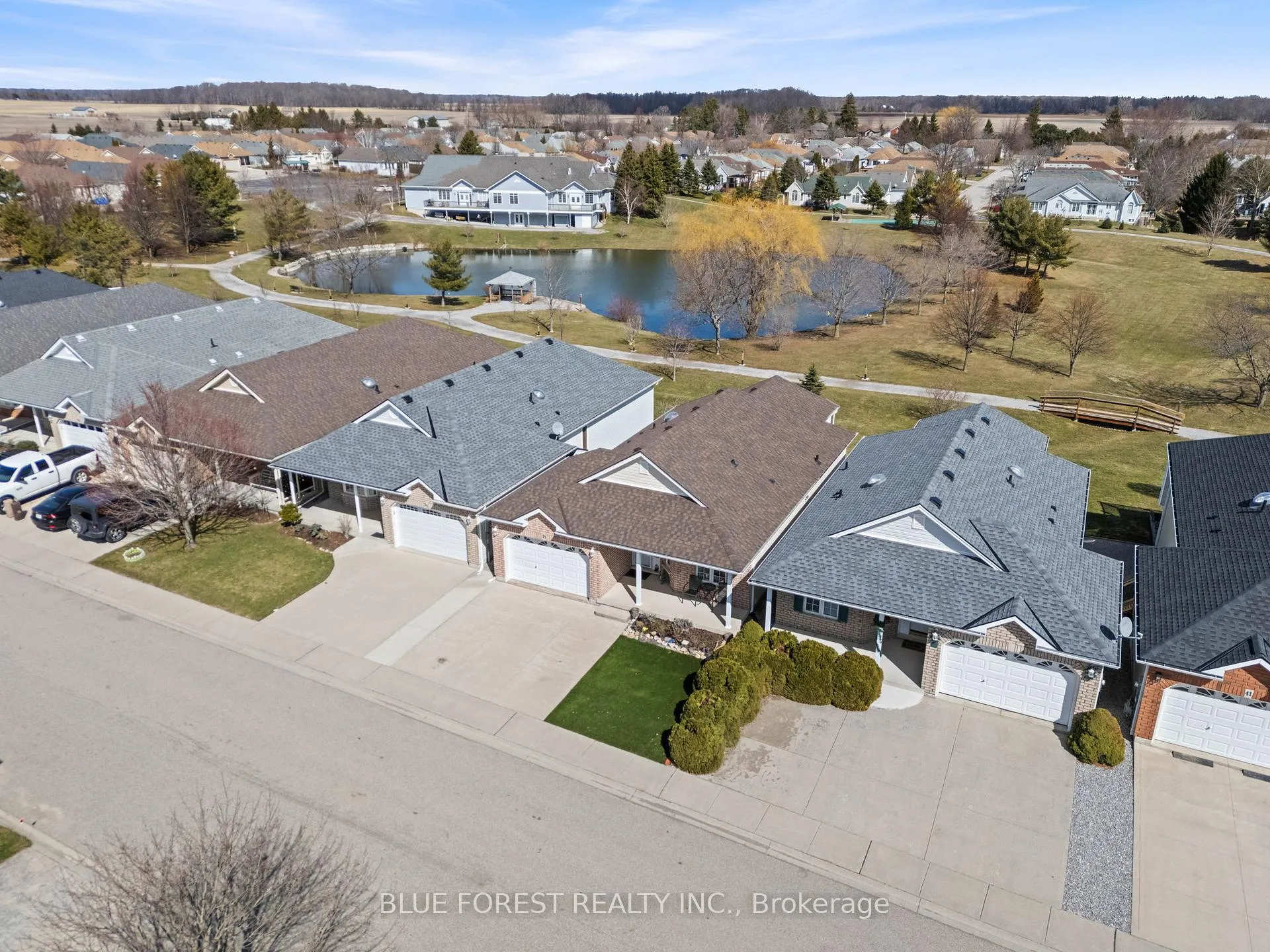Photo 2 of 37 Upper Canada Drive, Norfolk, Port Rowan — HOMEH