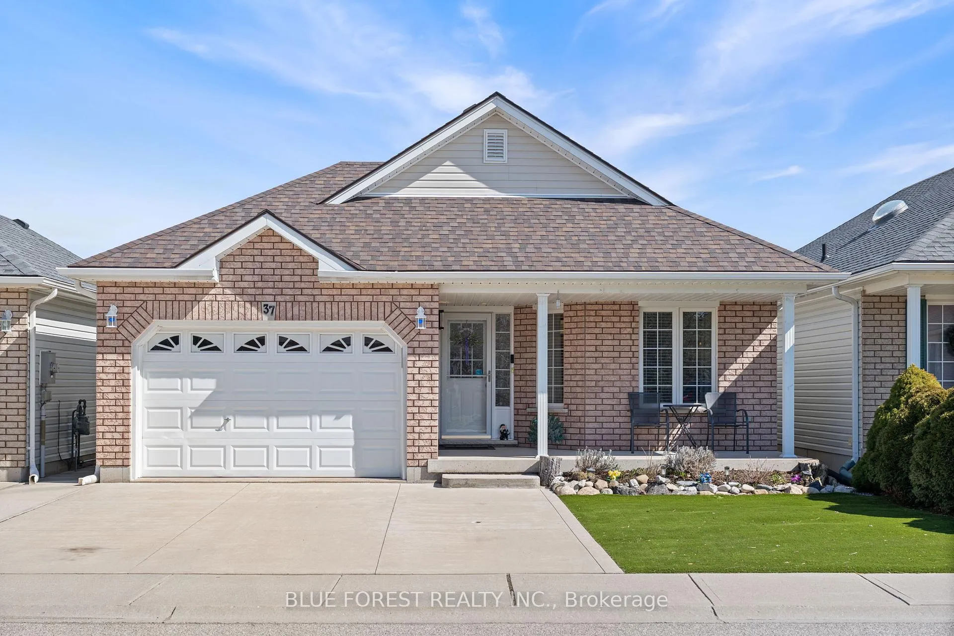 Photo 3 of 37 Upper Canada Drive, Norfolk, Port Rowan — HOMEH