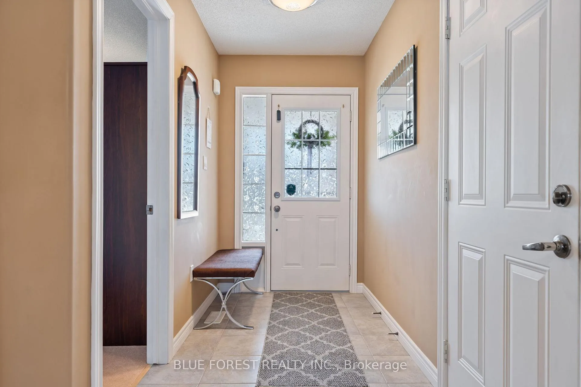 Photo 4 of 37 Upper Canada Drive, Norfolk, Port Rowan — HOMEH