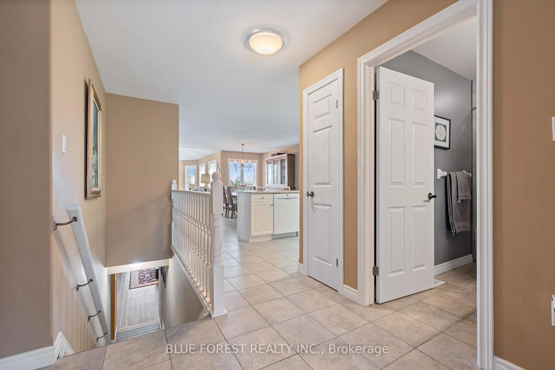 Photo 5 of 37 Upper Canada Drive, Norfolk, Port Rowan — HOMEH