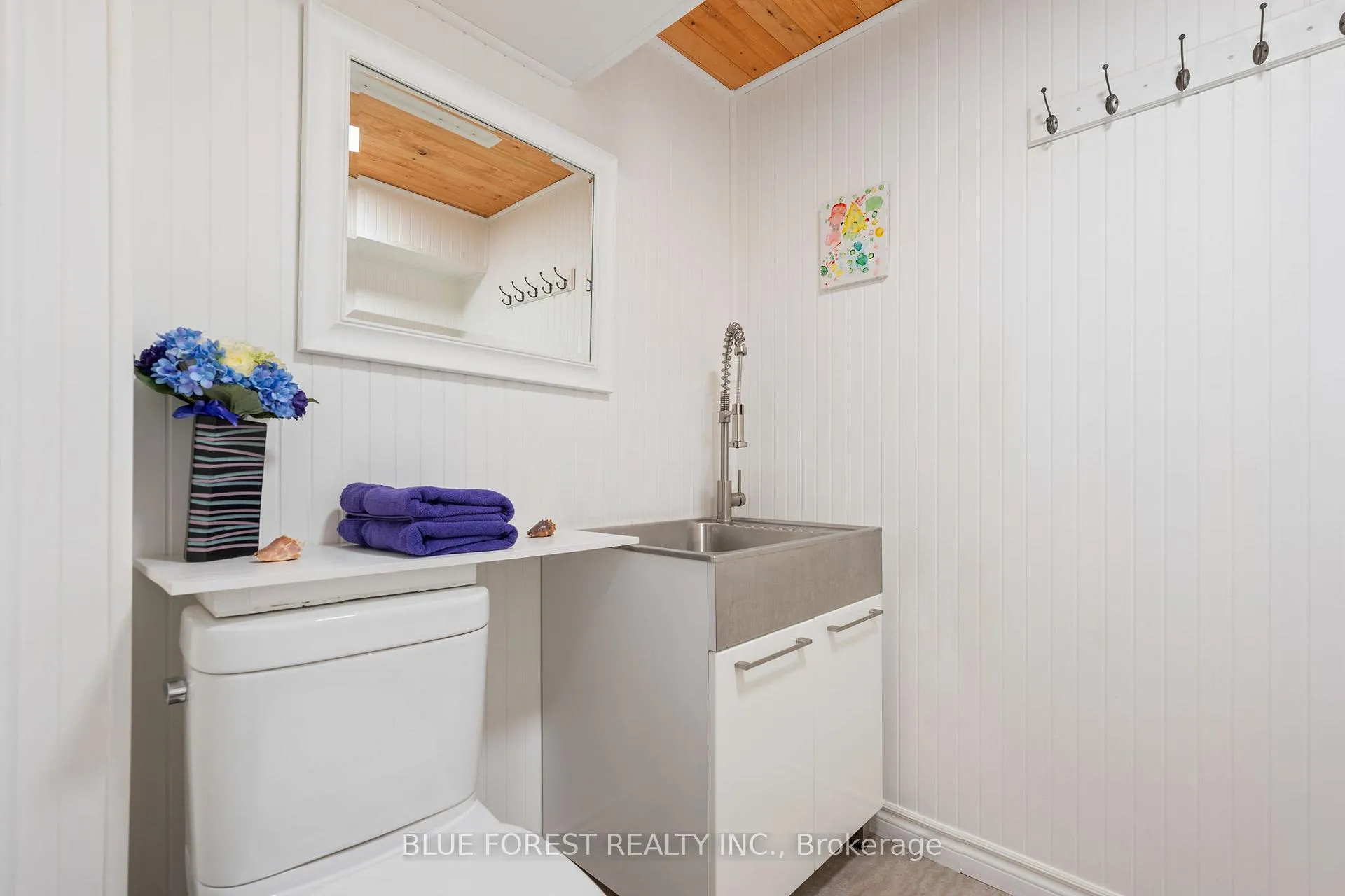 Photo 23 of 37 Upper Canada Drive, Norfolk, Port Rowan — HOMEH