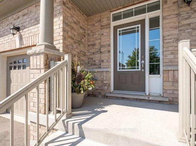 Photo 2 of 797 Green Street, Innisfil, Lefroy — HOMEH