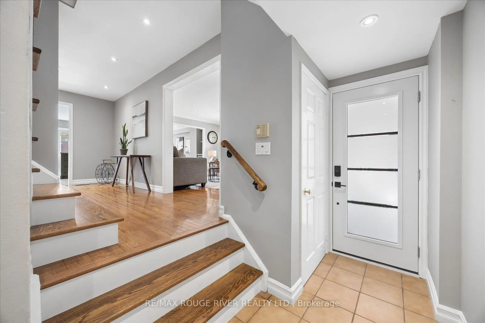Photo 2 of 1014 Redbird Crescent, Pickering, Liverpool — HOMEH