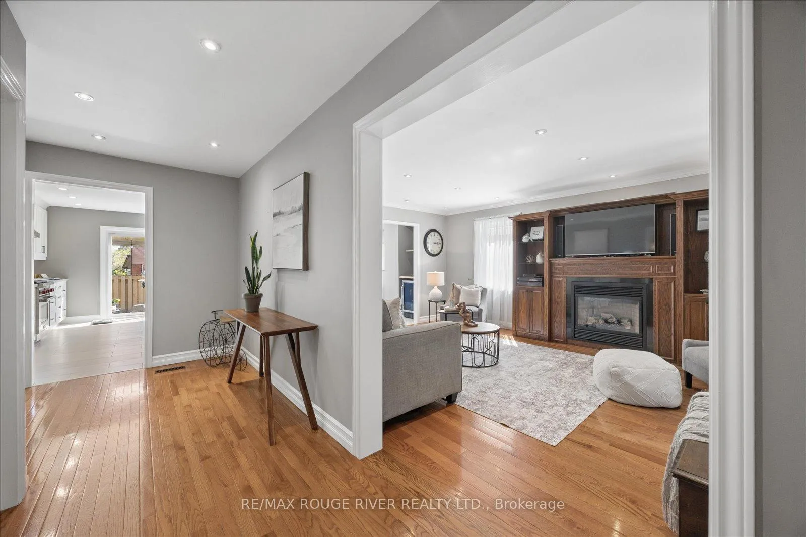 Photo 4 of 1014 Redbird Crescent, Pickering, Liverpool — HOMEH