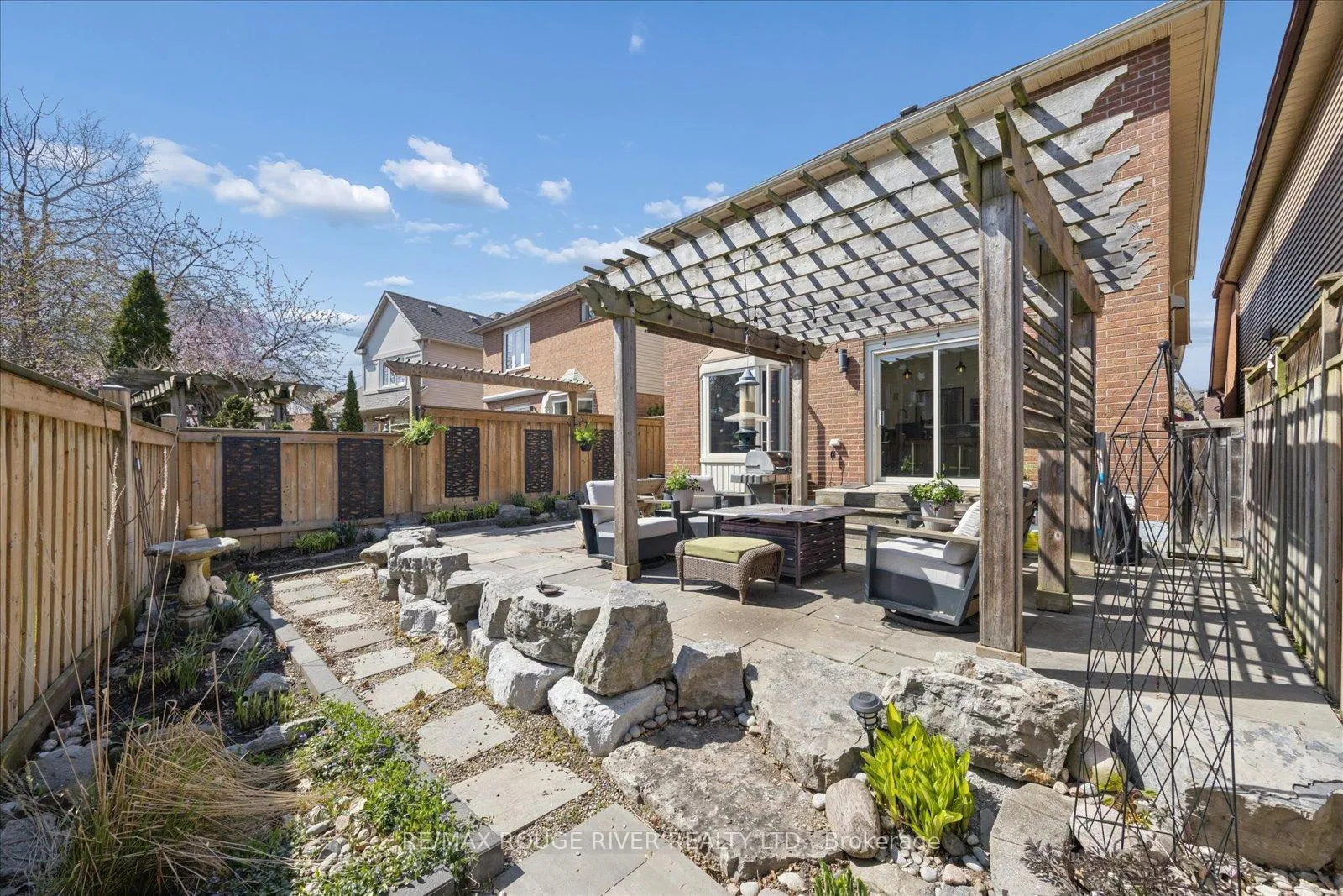 Photo 38 of 1014 Redbird Crescent, Pickering, Liverpool — HOMEH