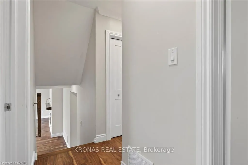 Photo 12 of 588 Mountain Brow Boulevard, Hamilton, Huntington — HOMEH