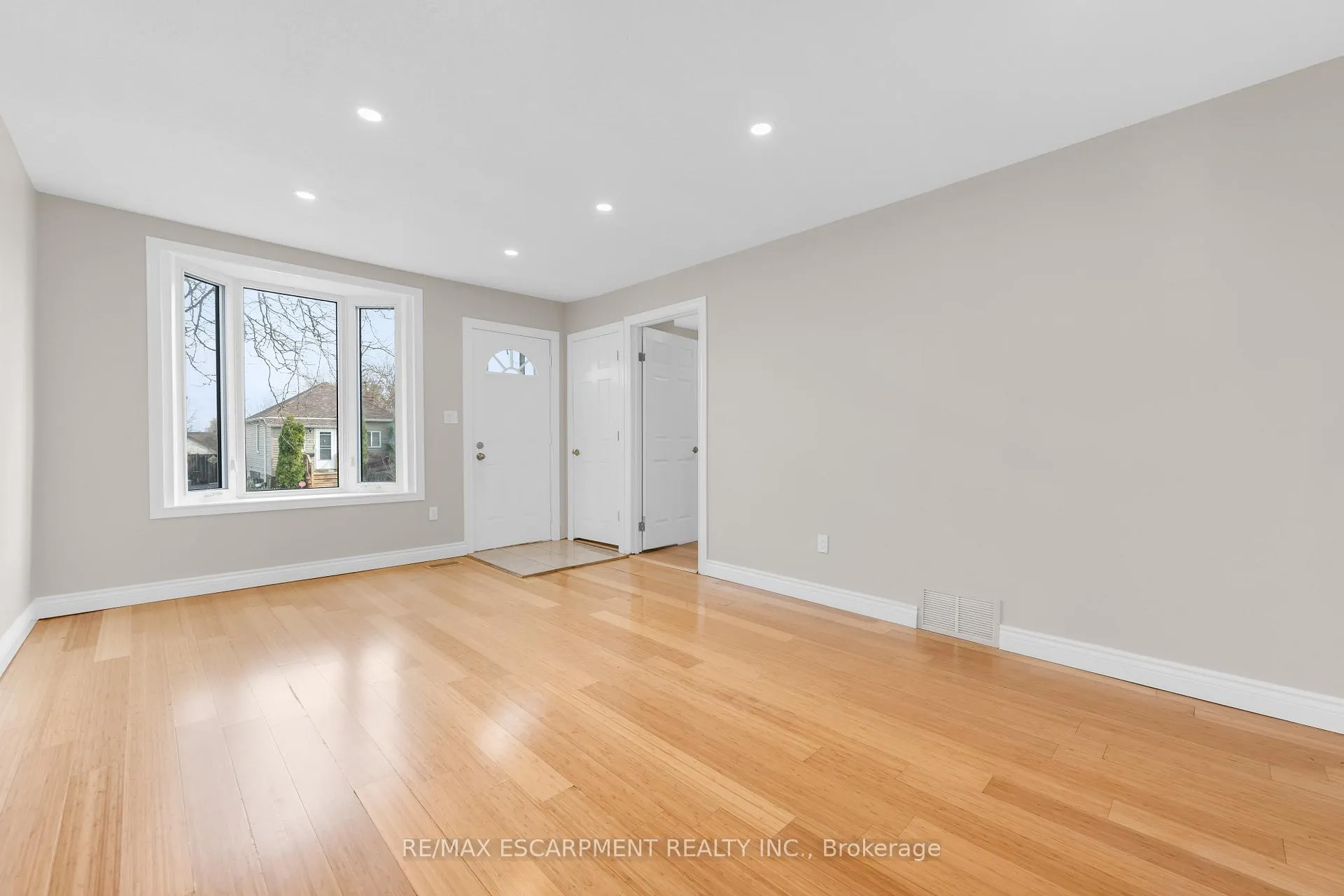 Photo 7 of 180 Mead Avenue, Hamilton, Parkview — HOMEH