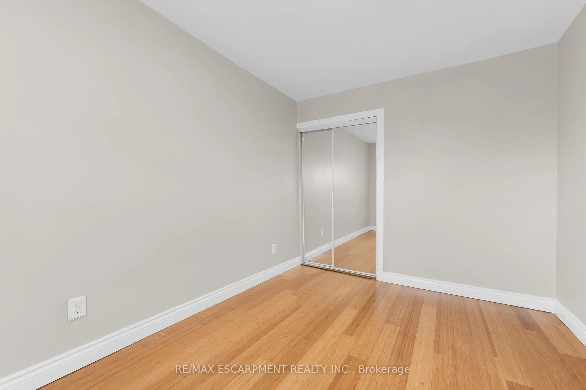 Photo 9 of 180 Mead Avenue, Hamilton, Parkview — HOMEH
