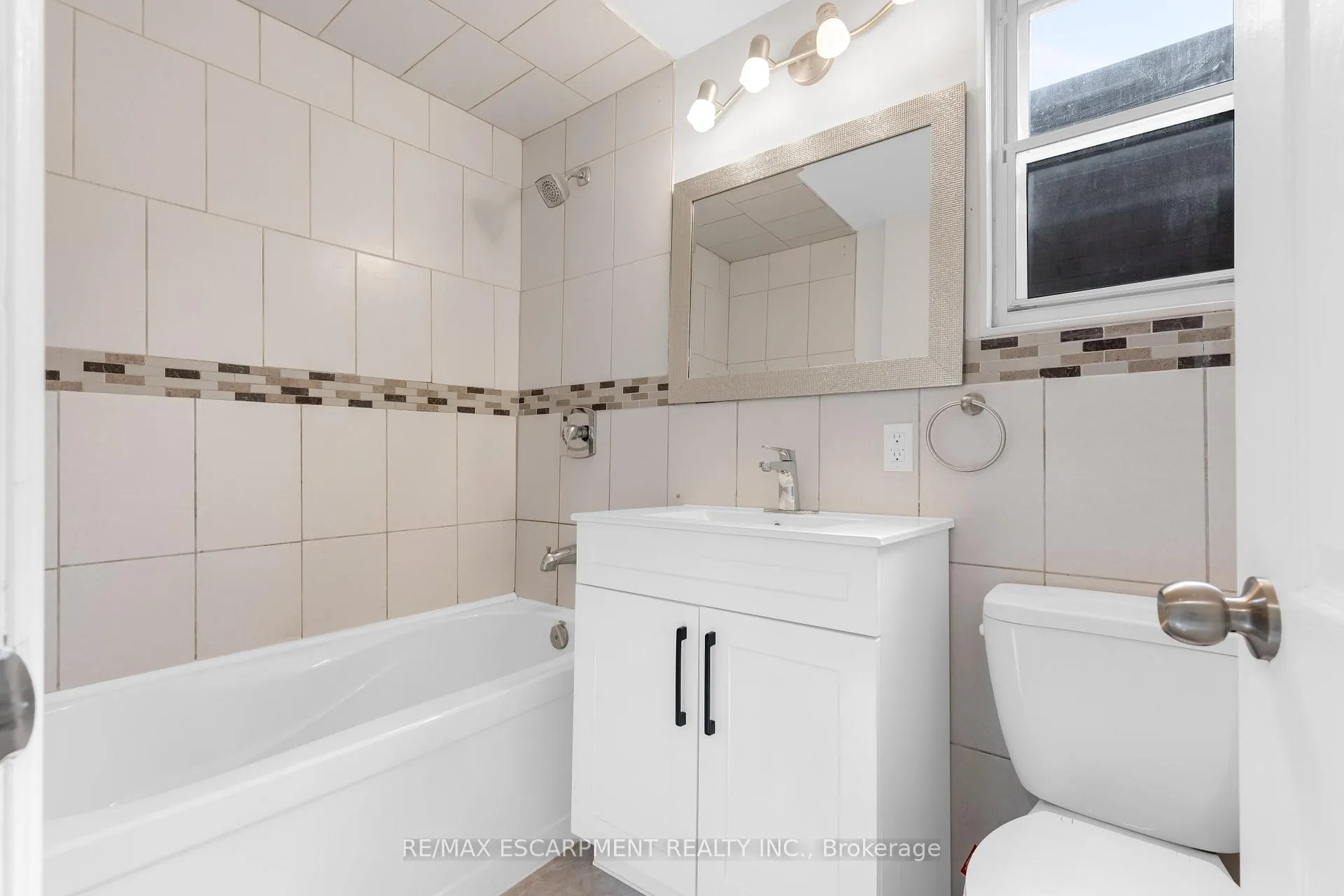 Photo 14 of 180 Mead Avenue, Hamilton, Parkview — HOMEH