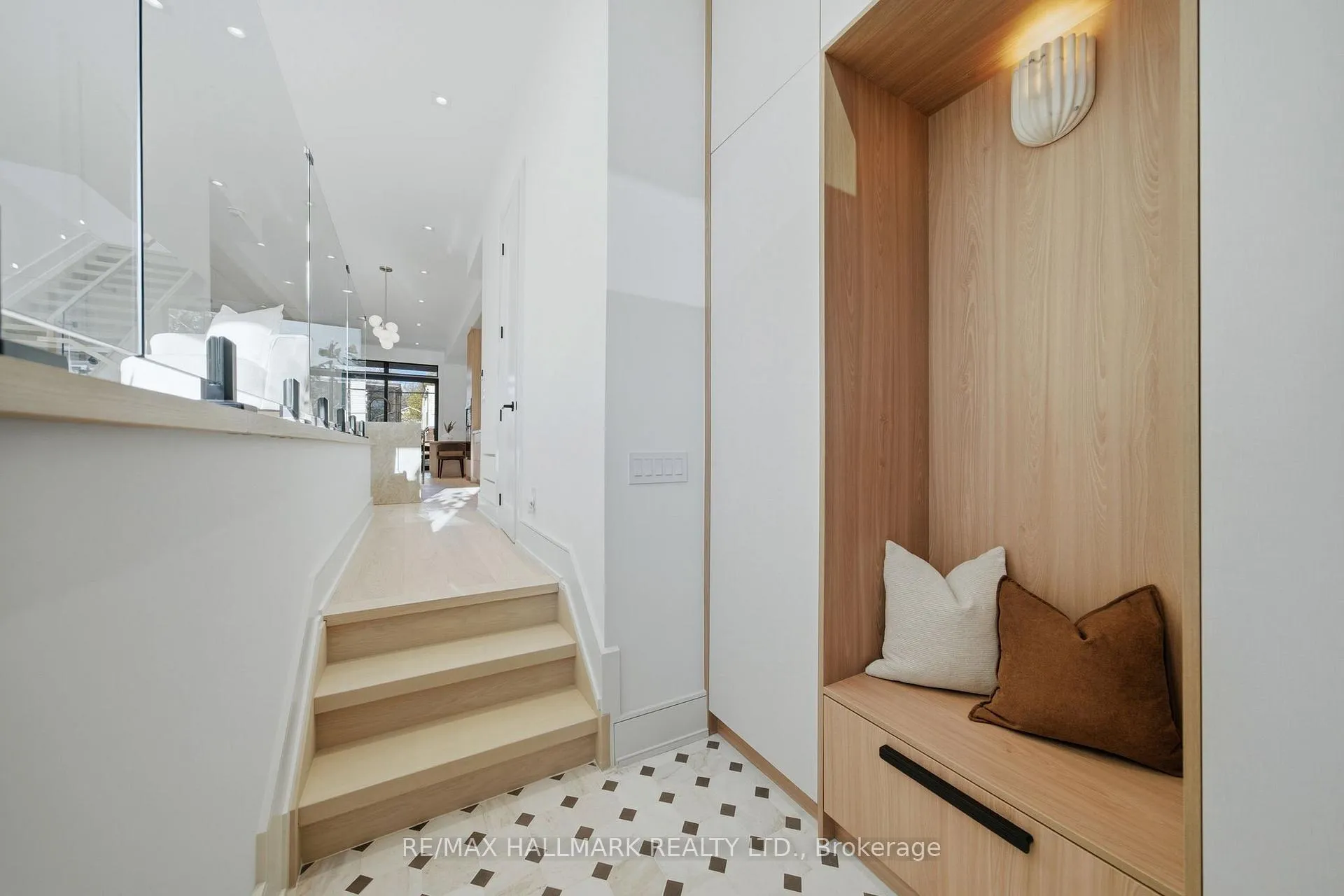 Photo 6 of 10 Leroy Avenue, Toronto, Danforth Village-East York — HOMEH