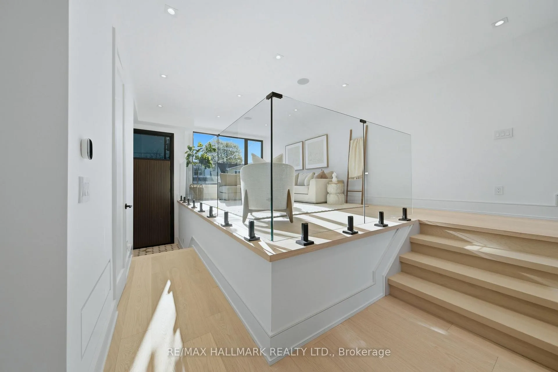 Photo 7 of 10 Leroy Avenue, Toronto, Danforth Village-East York — HOMEH