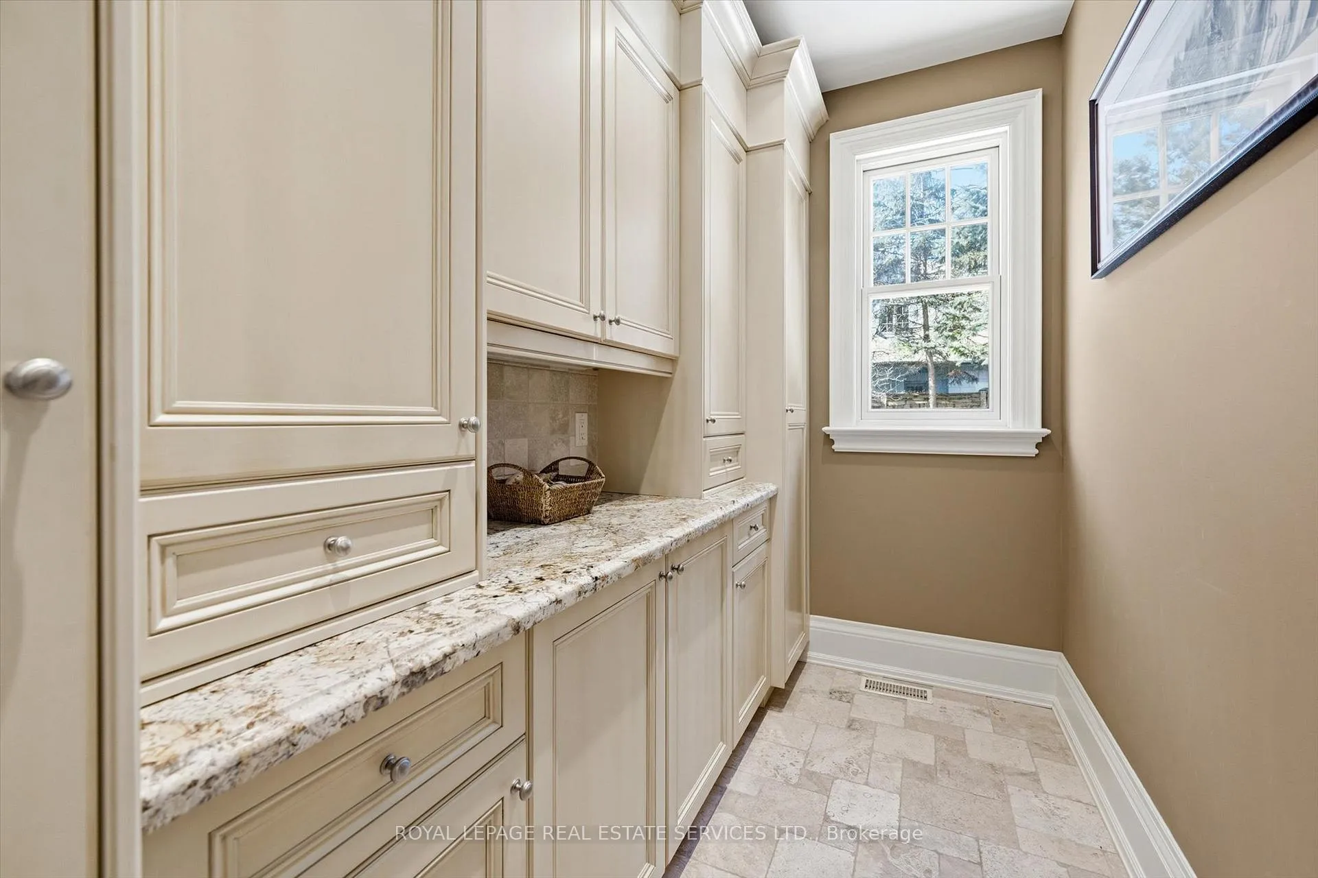 Photo 18 of 1049 Cedar Grove Boulevard, Oakville, Morrison — HOMEH