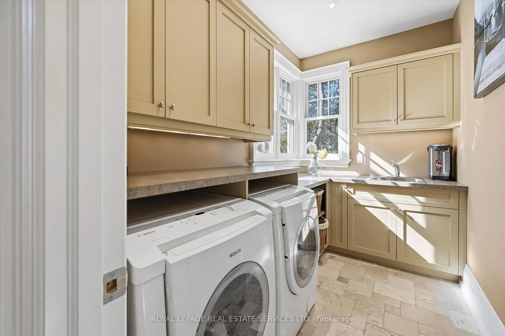 Photo 19 of 1049 Cedar Grove Boulevard, Oakville, Morrison — HOMEH