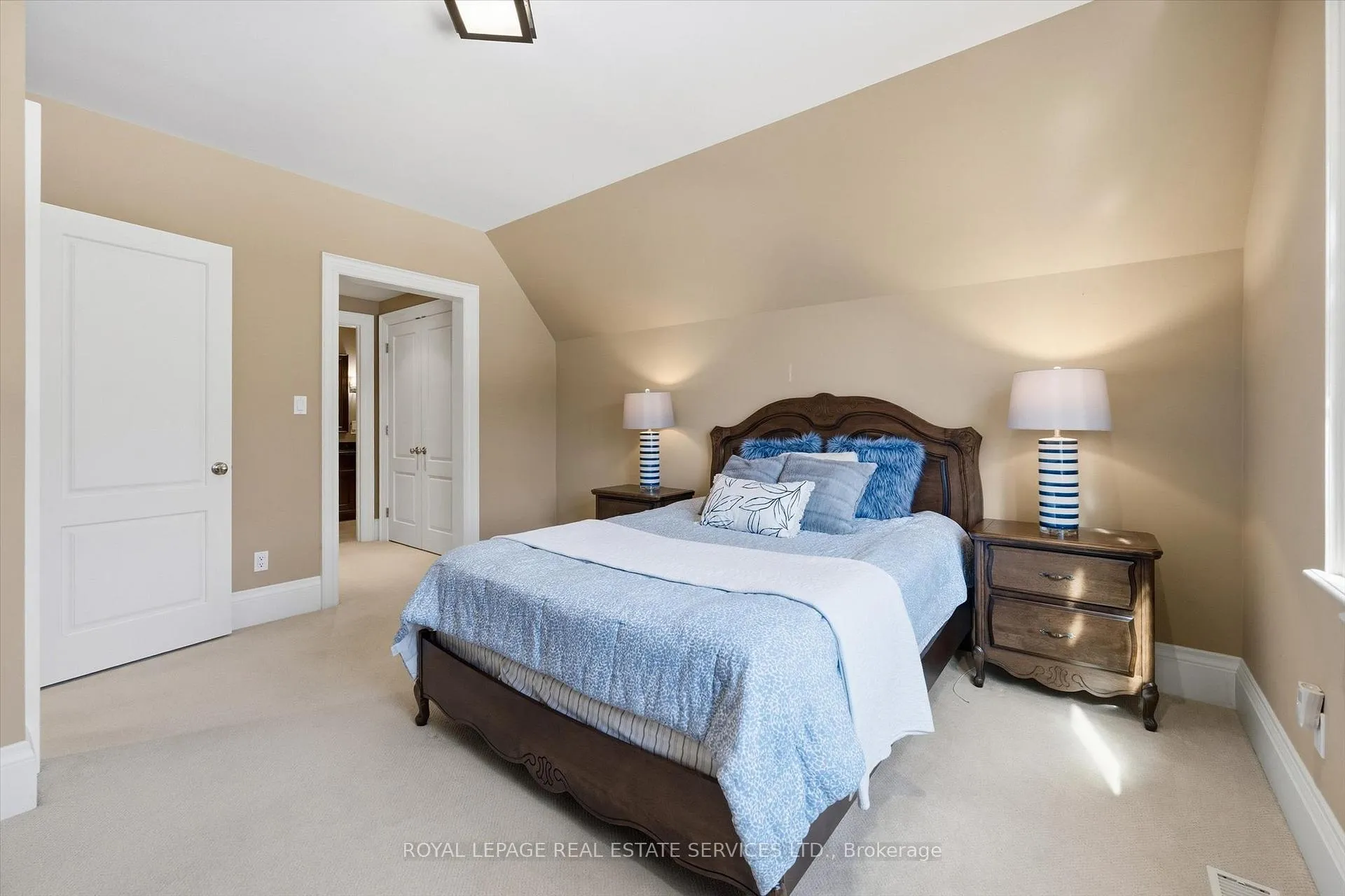 Photo 31 of 1049 Cedar Grove Boulevard, Oakville, Morrison — HOMEH