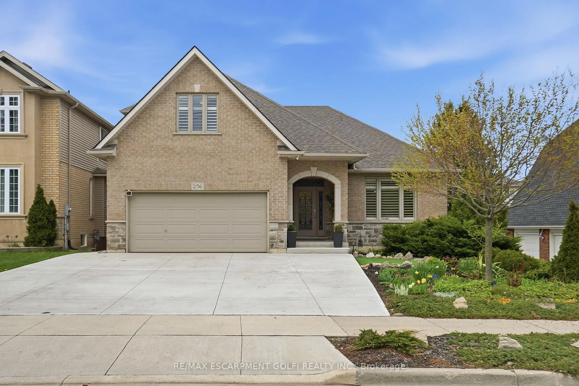 Photo 1 of 256 Highland Road W, Hamilton, Stoney Creek Mountain — HOMEH