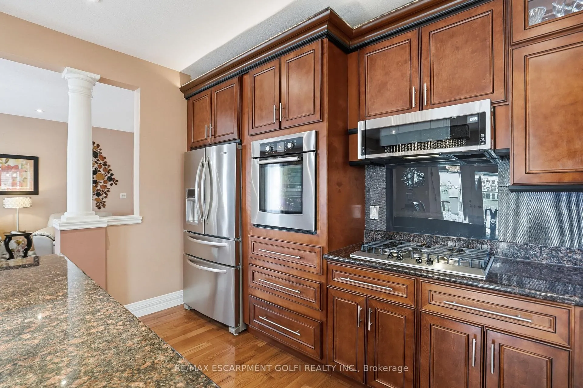 Photo 10 of 256 Highland Road W, Hamilton, Stoney Creek Mountain — HOMEH