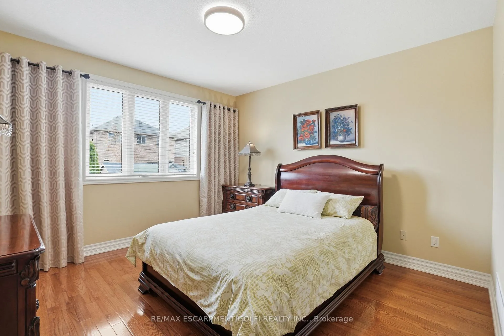 Photo 16 of 256 Highland Road W, Hamilton, Stoney Creek Mountain — HOMEH