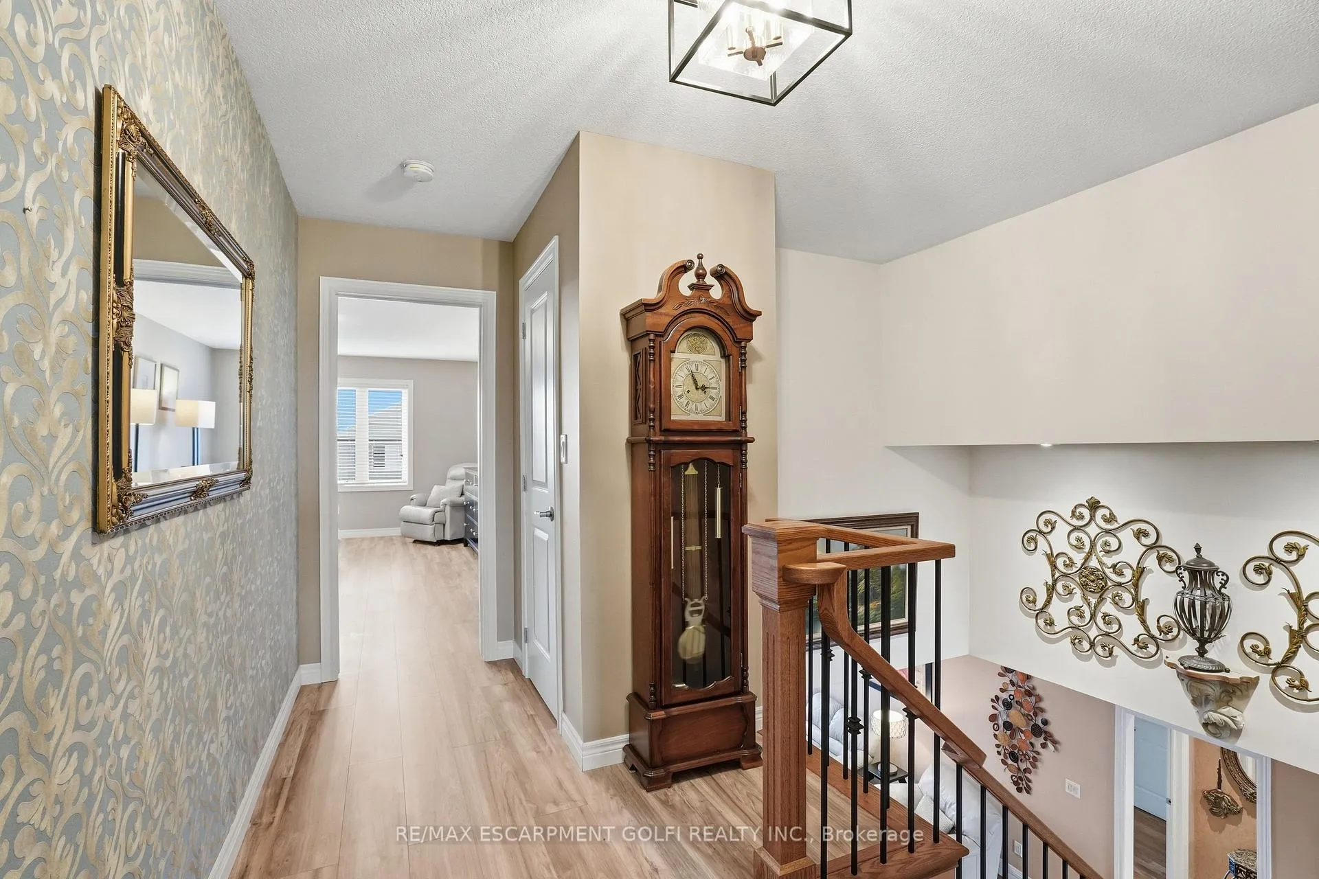 Photo 20 of 256 Highland Road W, Hamilton, Stoney Creek Mountain — HOMEH