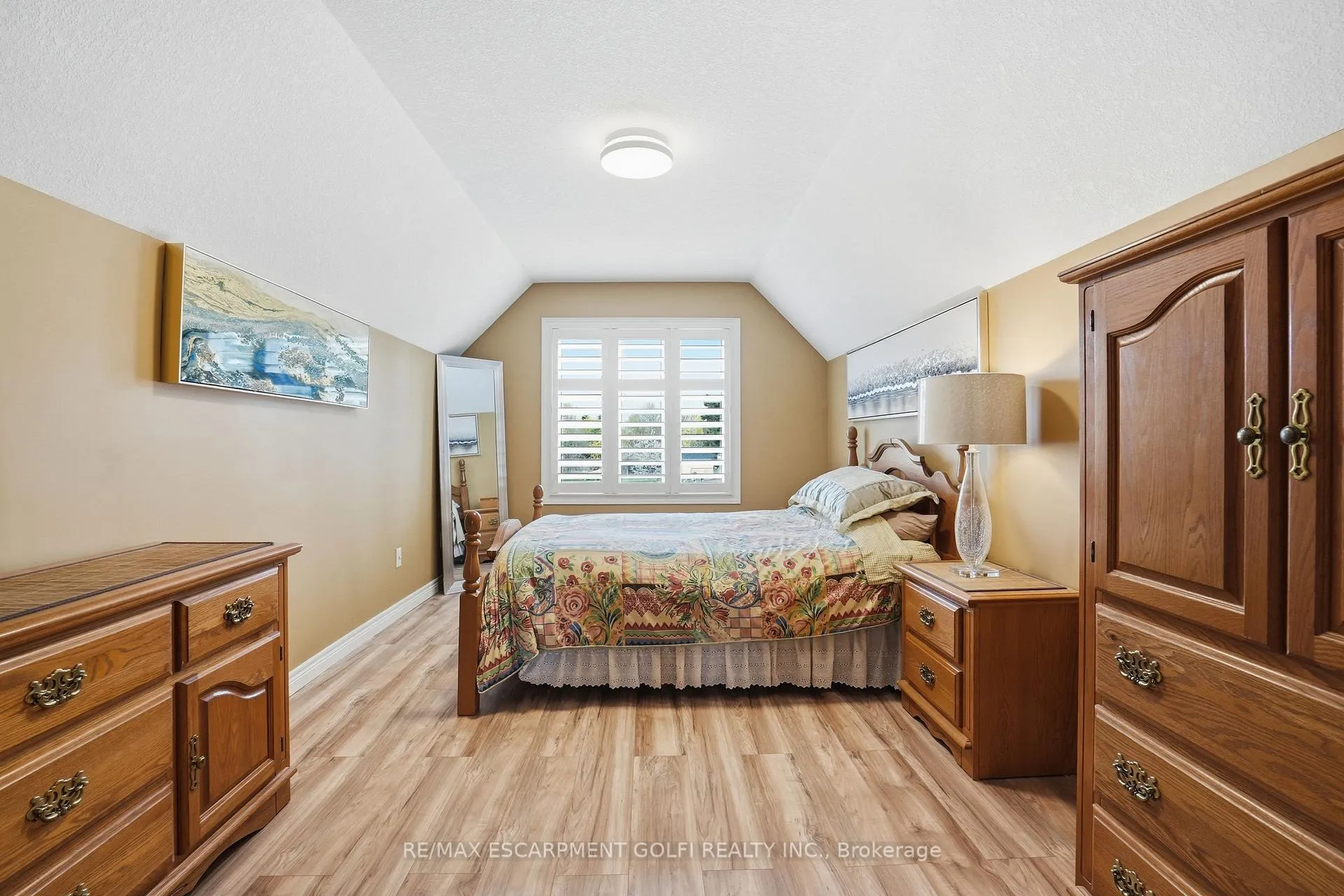 Photo 21 of 256 Highland Road W, Hamilton, Stoney Creek Mountain — HOMEH